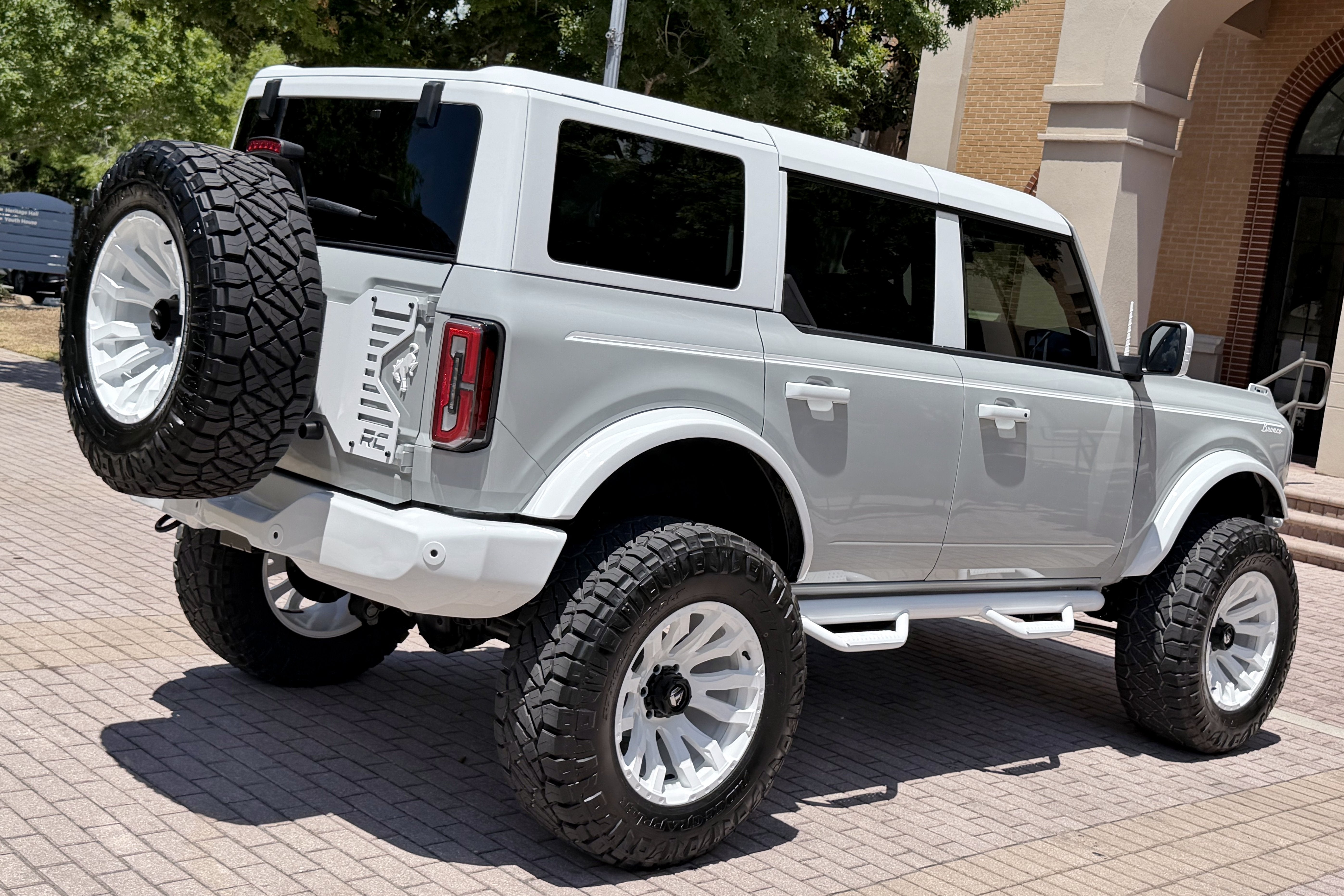 2026 Ford Bronco V6 Retro Outer Banks Luxury Pkg Custom Lifted