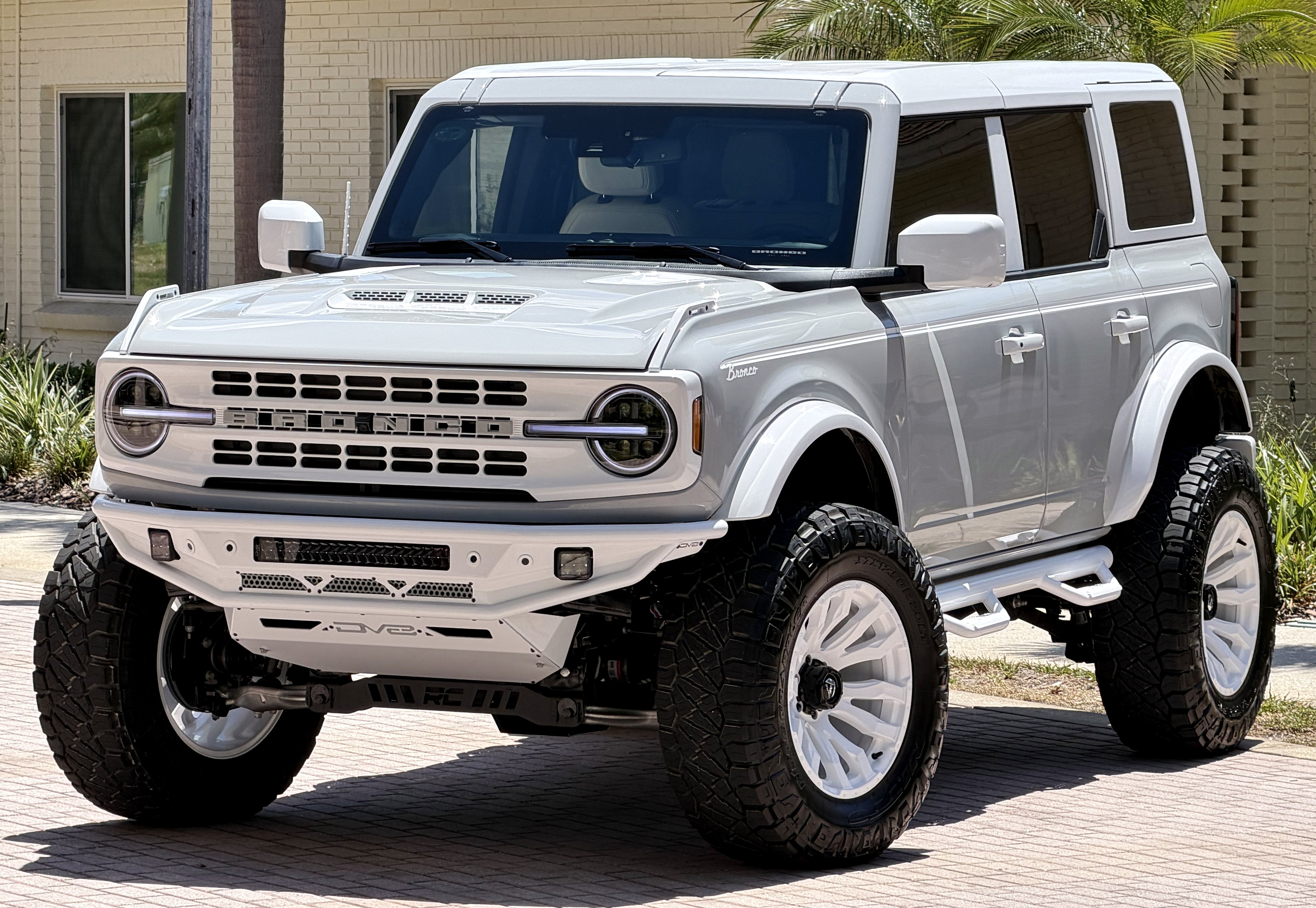 2026 Ford Bronco V6 Retro Outer Banks Luxury Pkg Custom Lifted