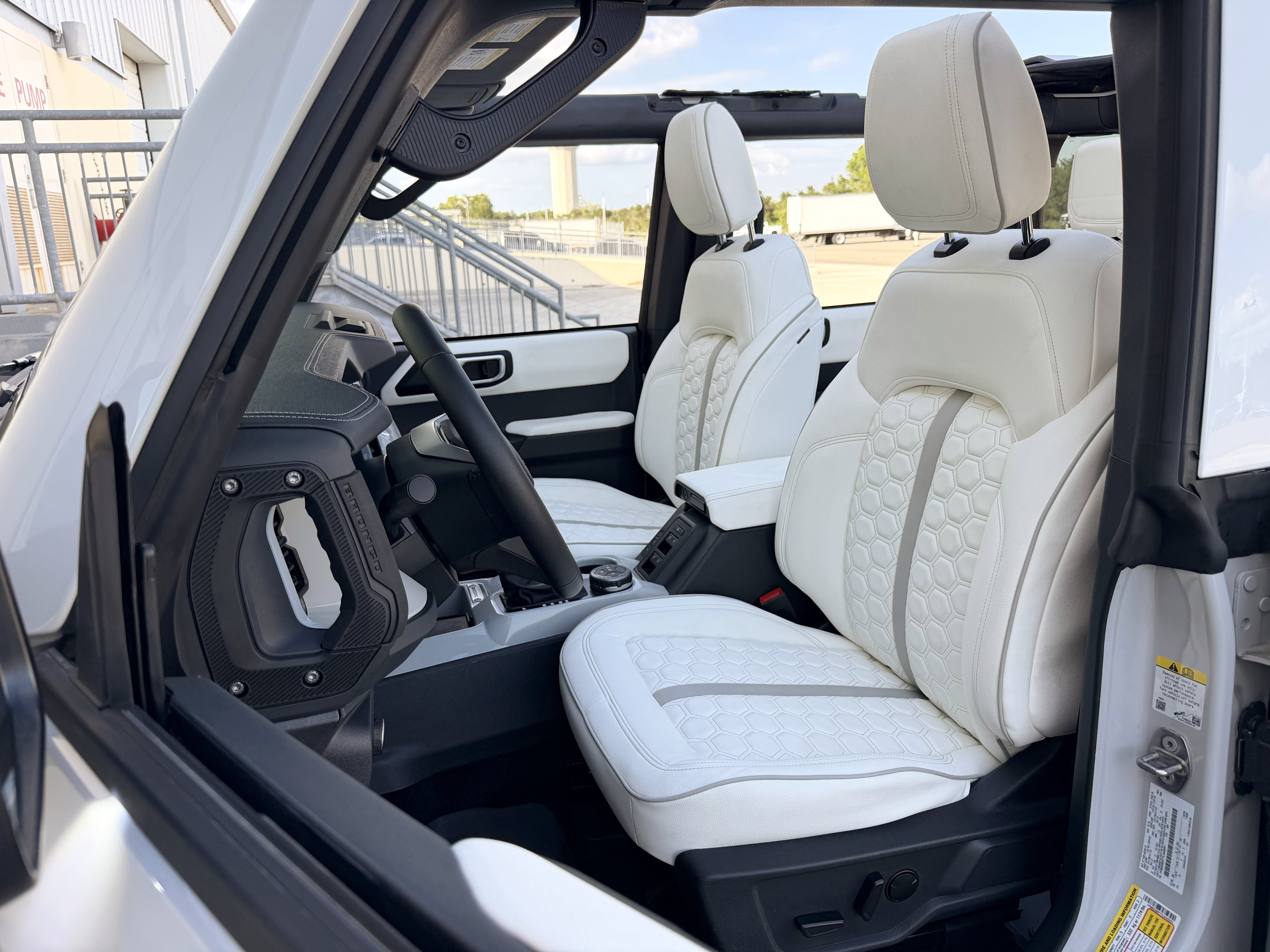 2026 Ford Bronco V6 Retro Outer Banks Luxury Pkg Custom Lifted