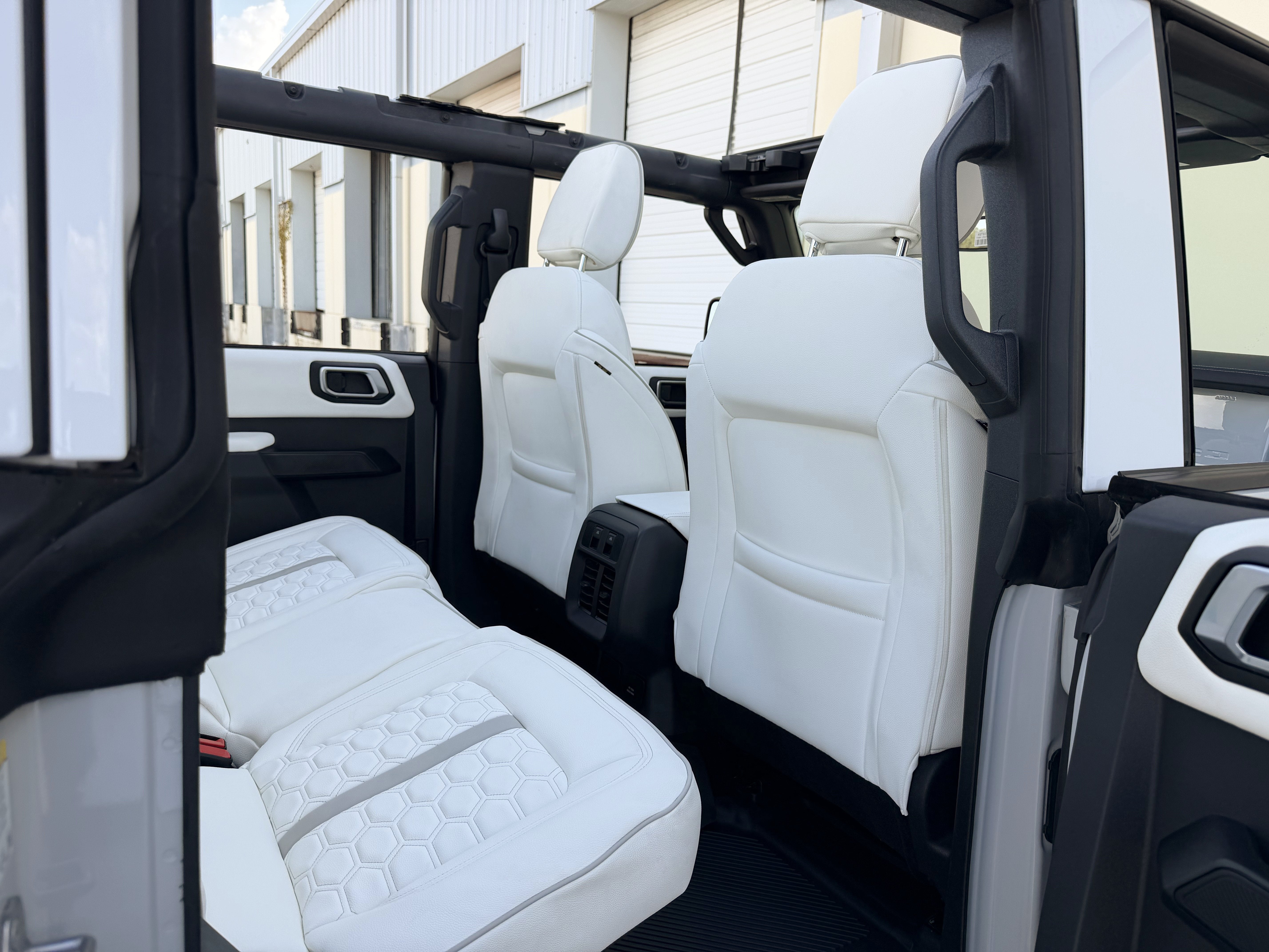 2026 Ford Bronco V6 Retro Outer Banks Luxury Pkg Custom Lifted