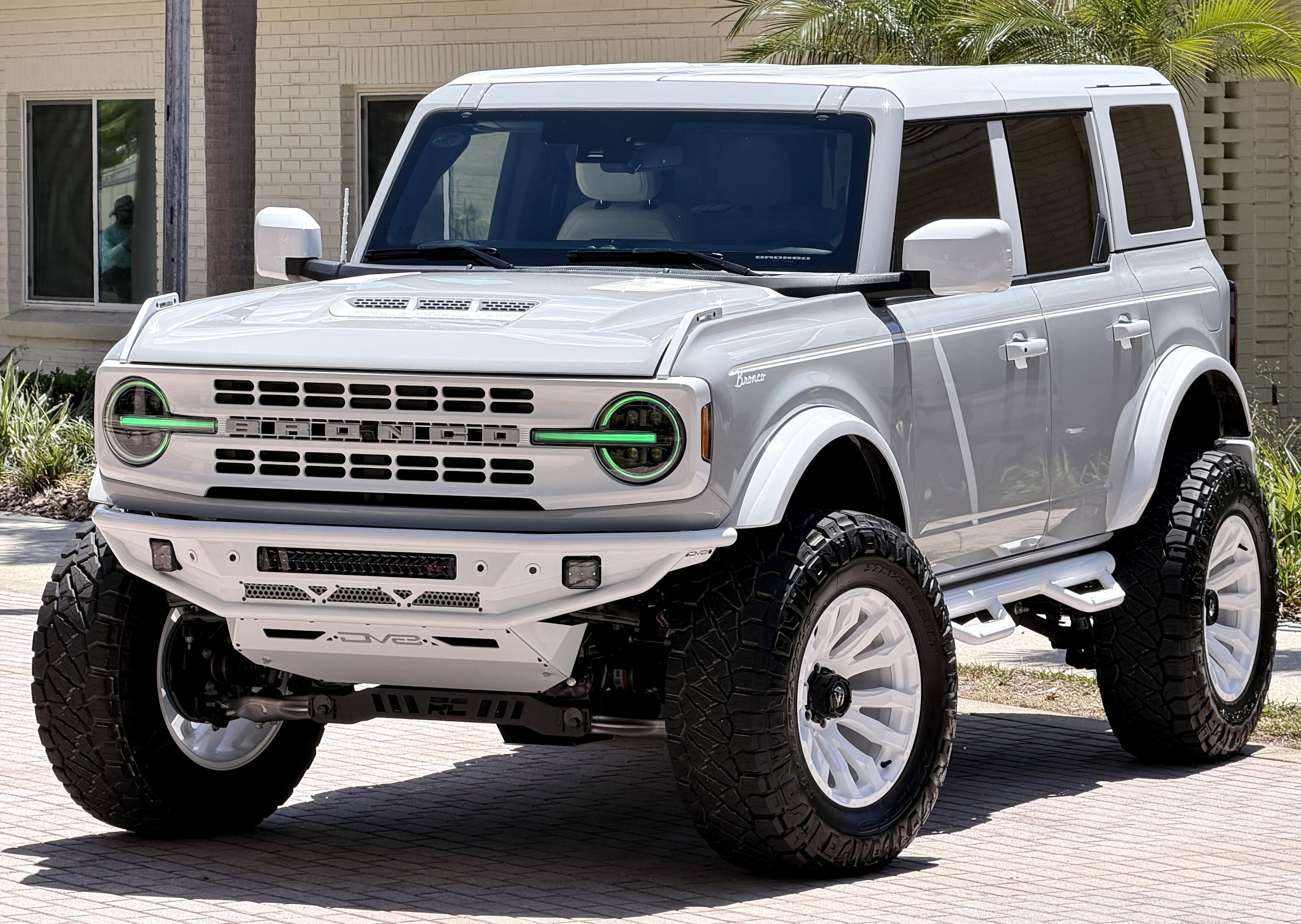 2026 Ford Bronco V6 Retro Outer Banks Luxury Pkg Custom Lifted