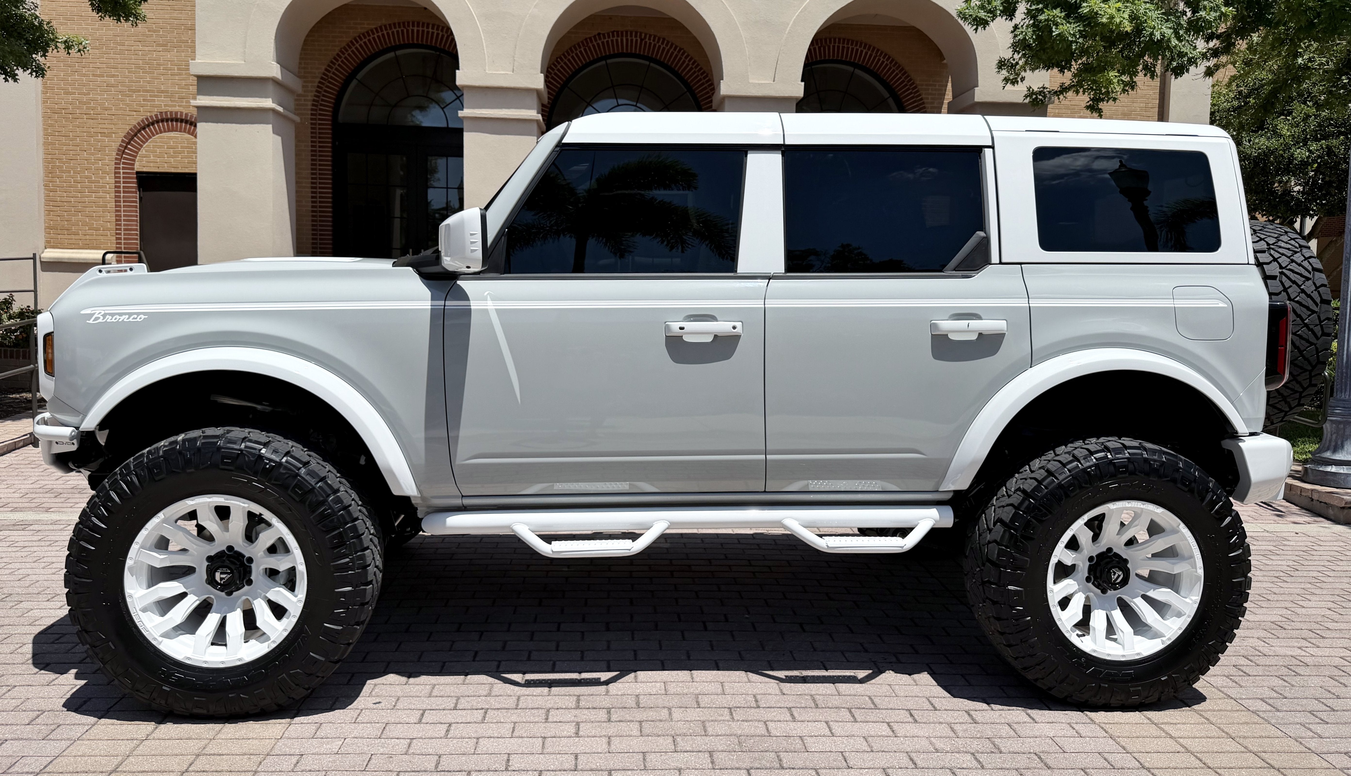 2026 Ford Bronco V6 Retro Outer Banks Luxury Pkg Custom Lifted