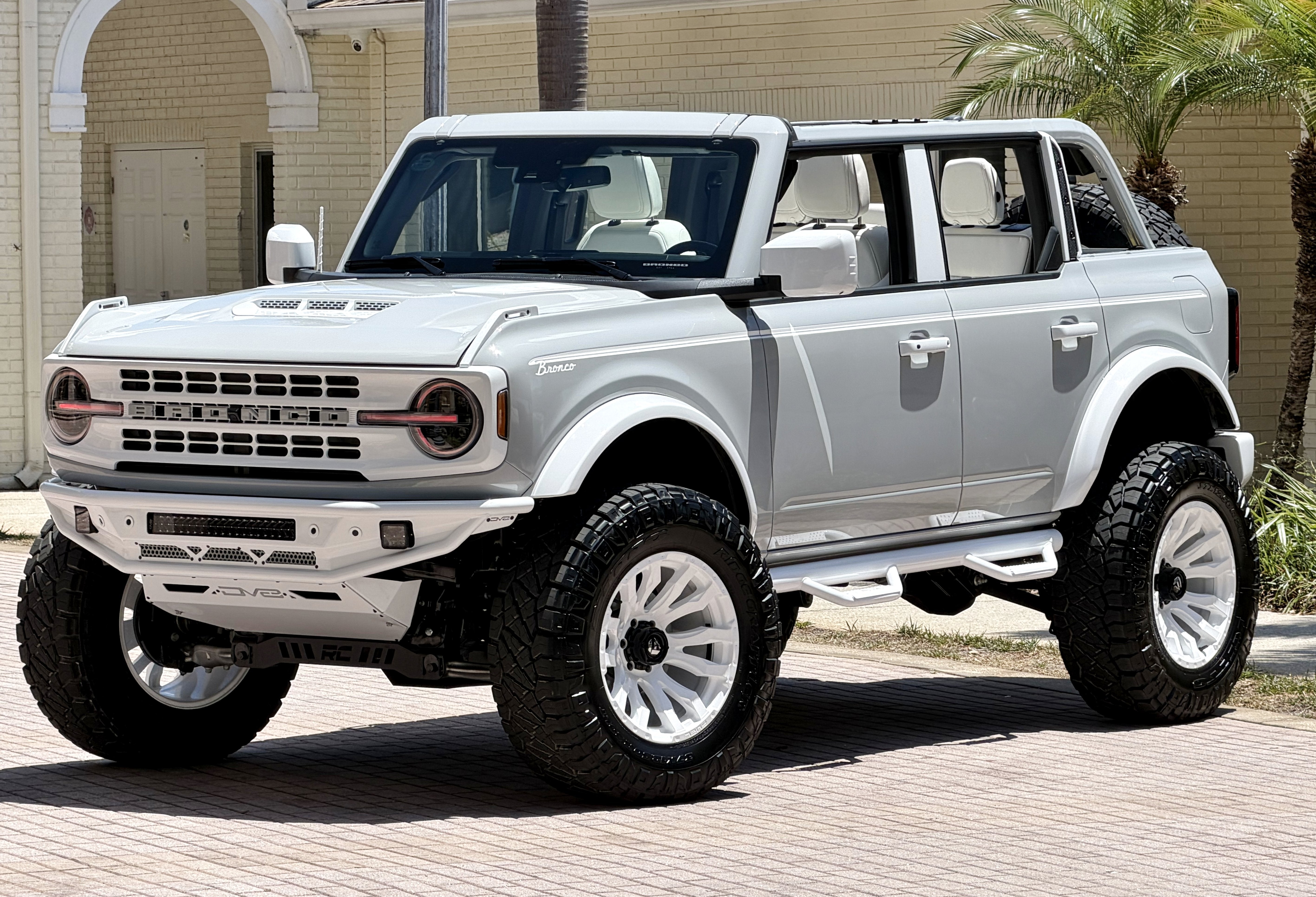 2026 Ford Bronco V6 Retro Outer Banks Luxury Pkg Custom Lifted