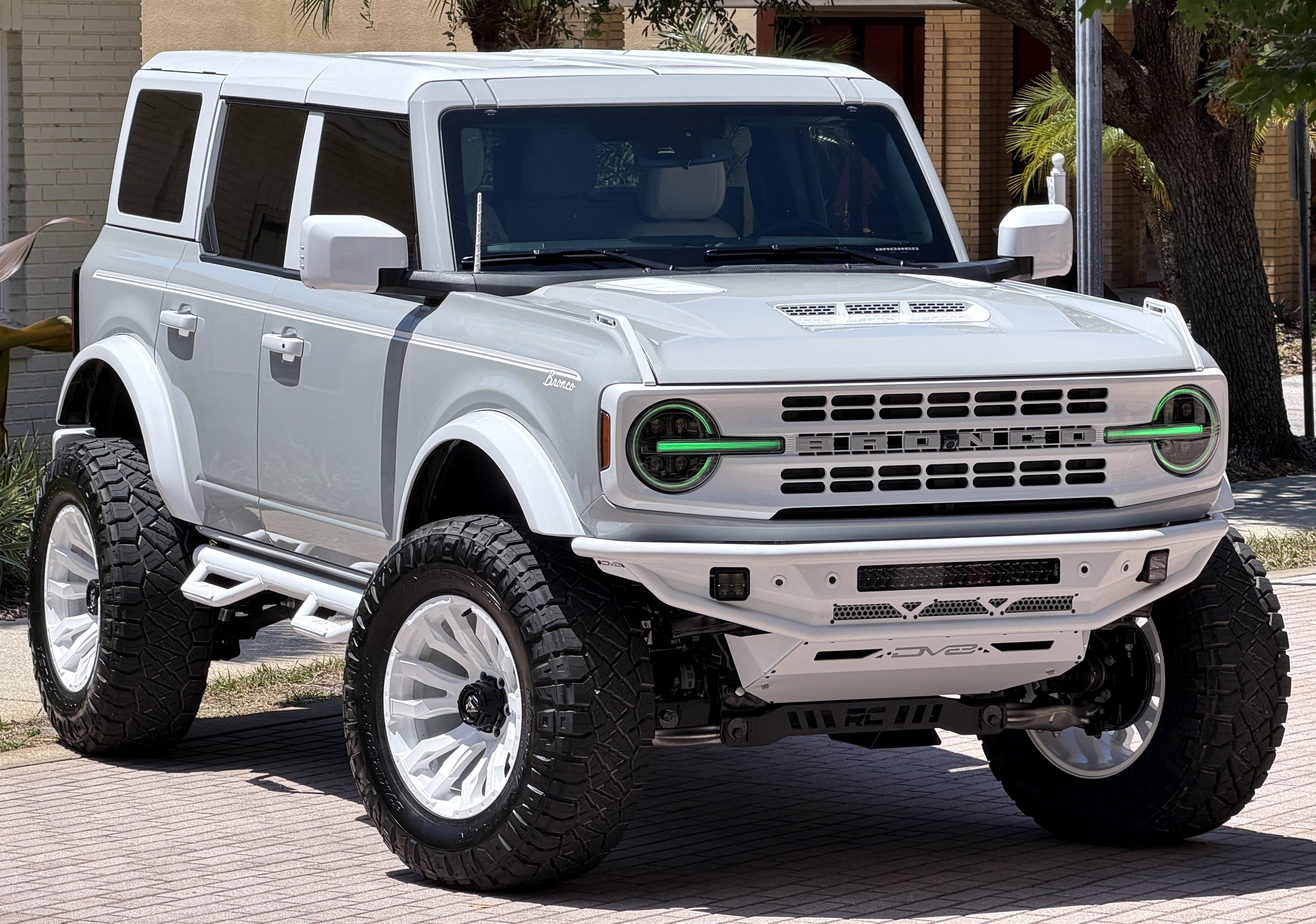 2026 Ford Bronco V6 Retro Outer Banks Luxury Pkg Custom Lifted