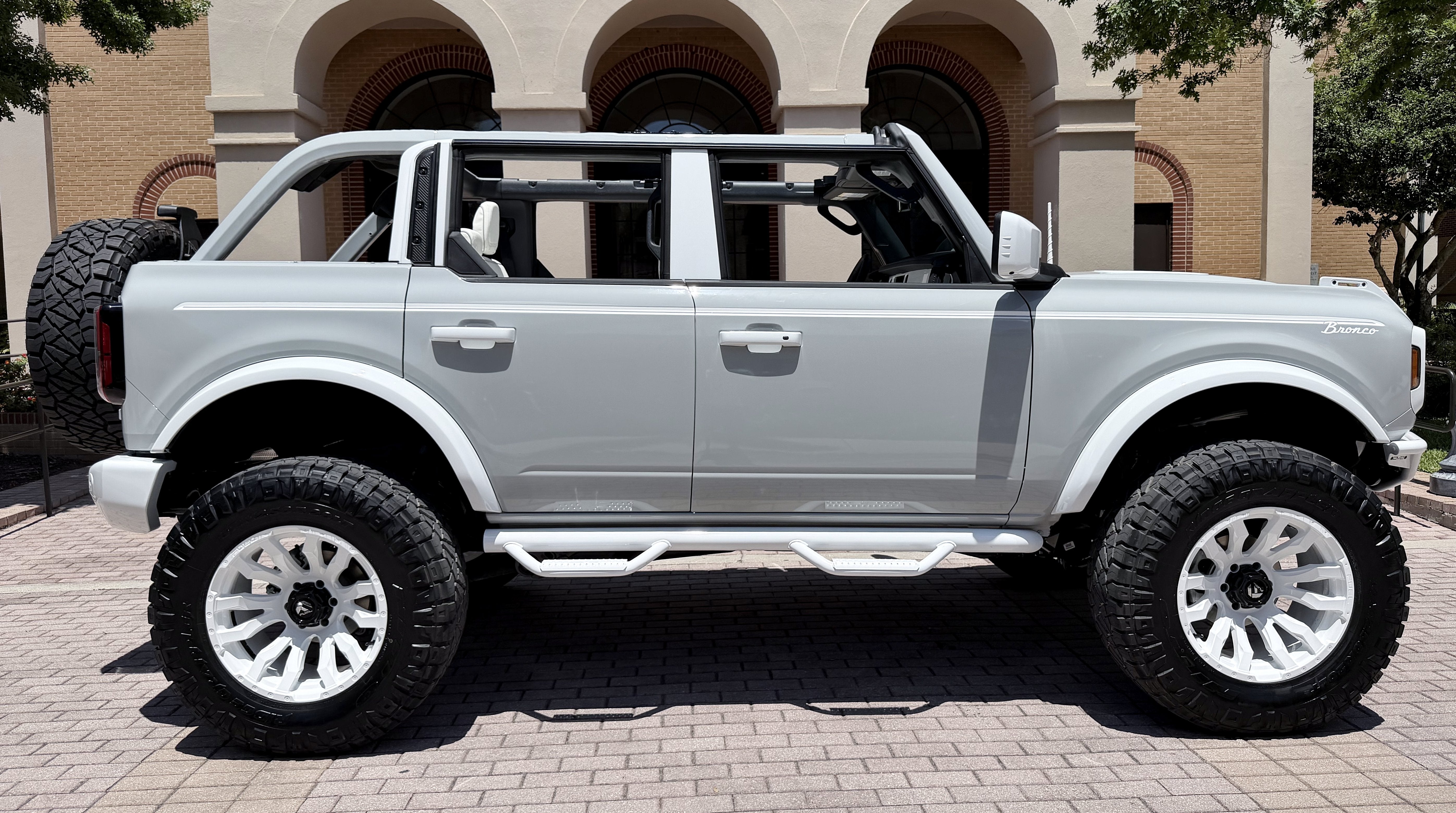 2026 Ford Bronco V6 Retro Outer Banks Luxury Pkg Custom Lifted