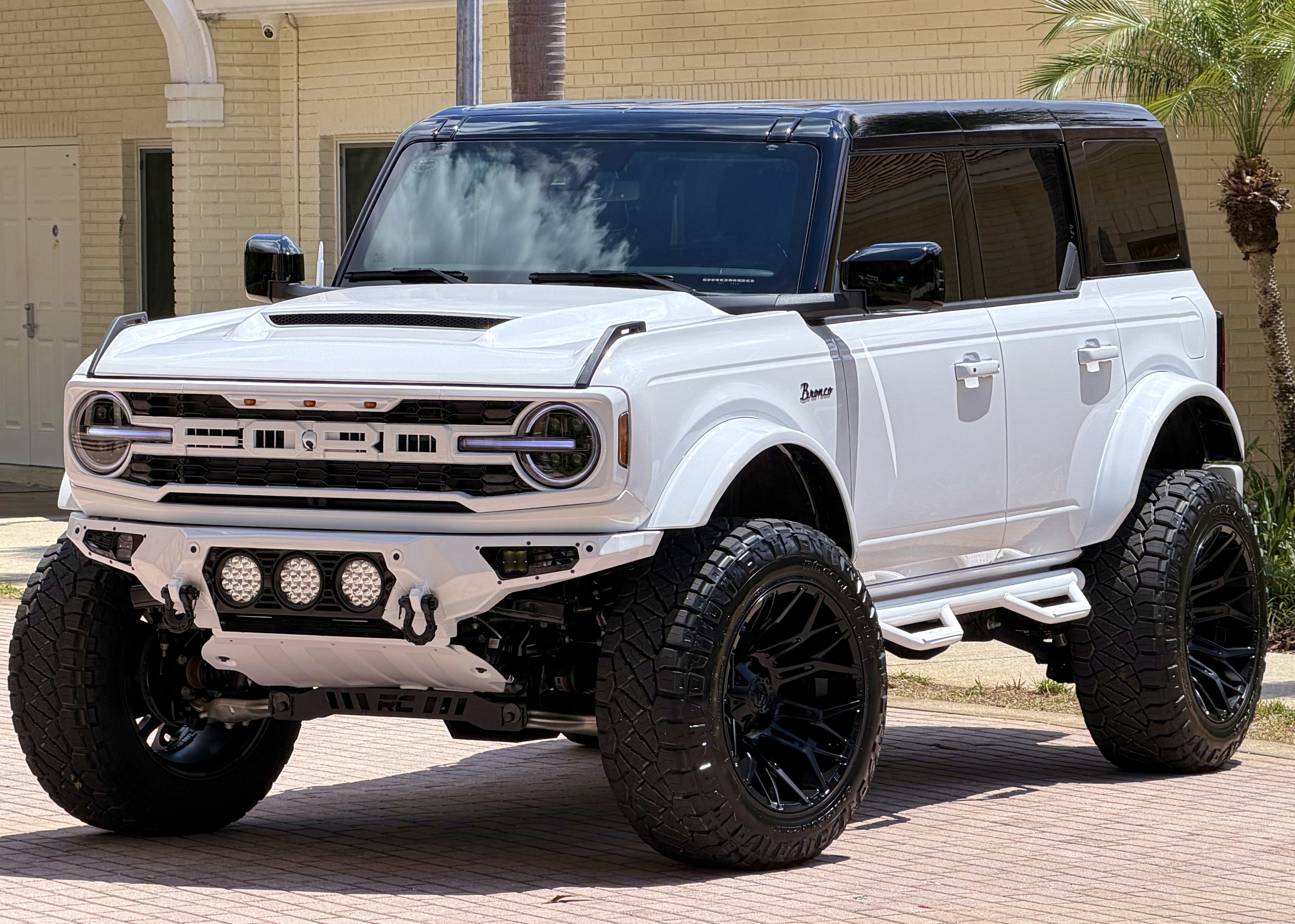 2026 Ford Bronco V6 Outer Banks Black Appearance Package Luxury Package