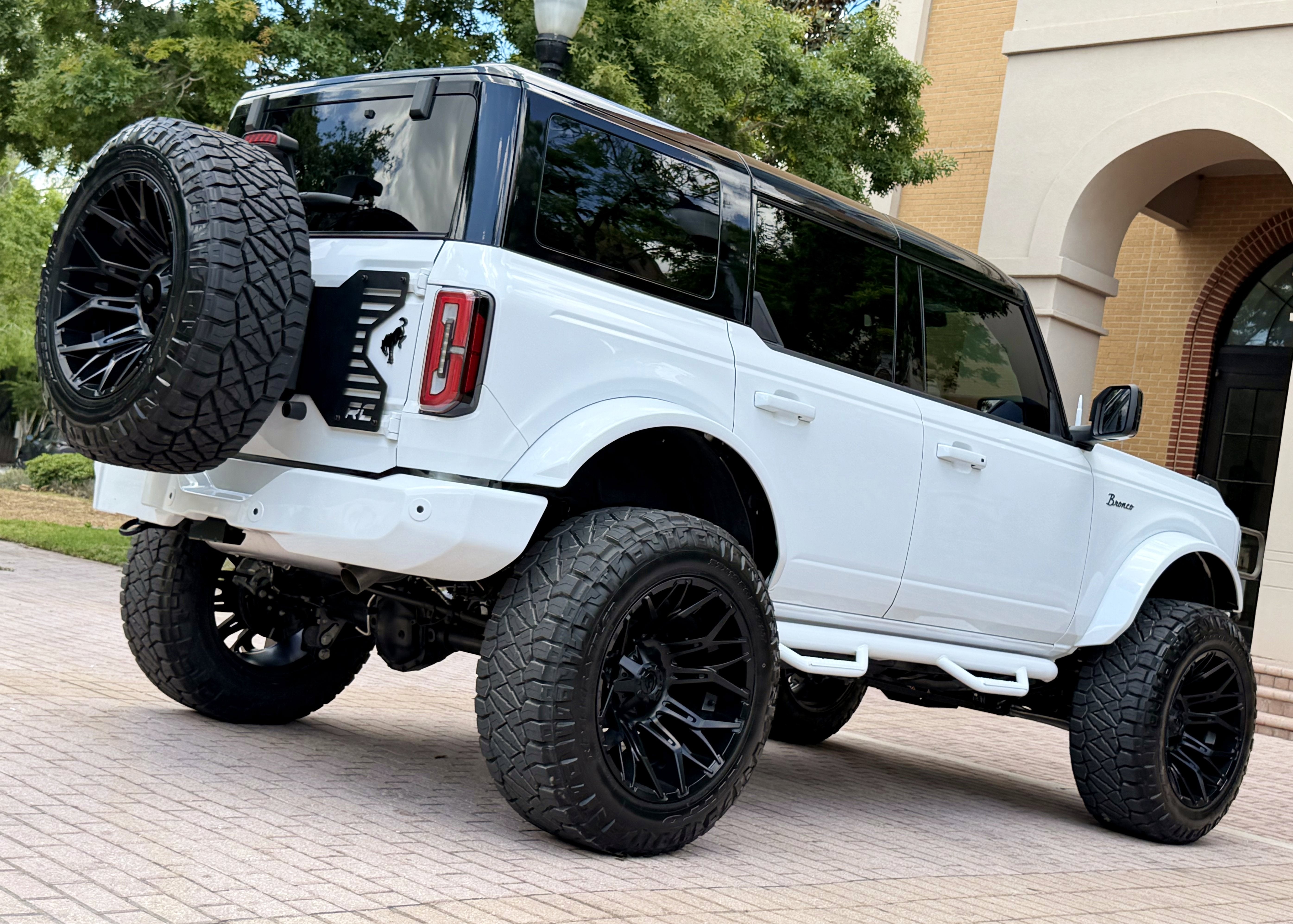 2026 Ford Bronco V6 Outer Banks Black Appearance Package Luxury Package