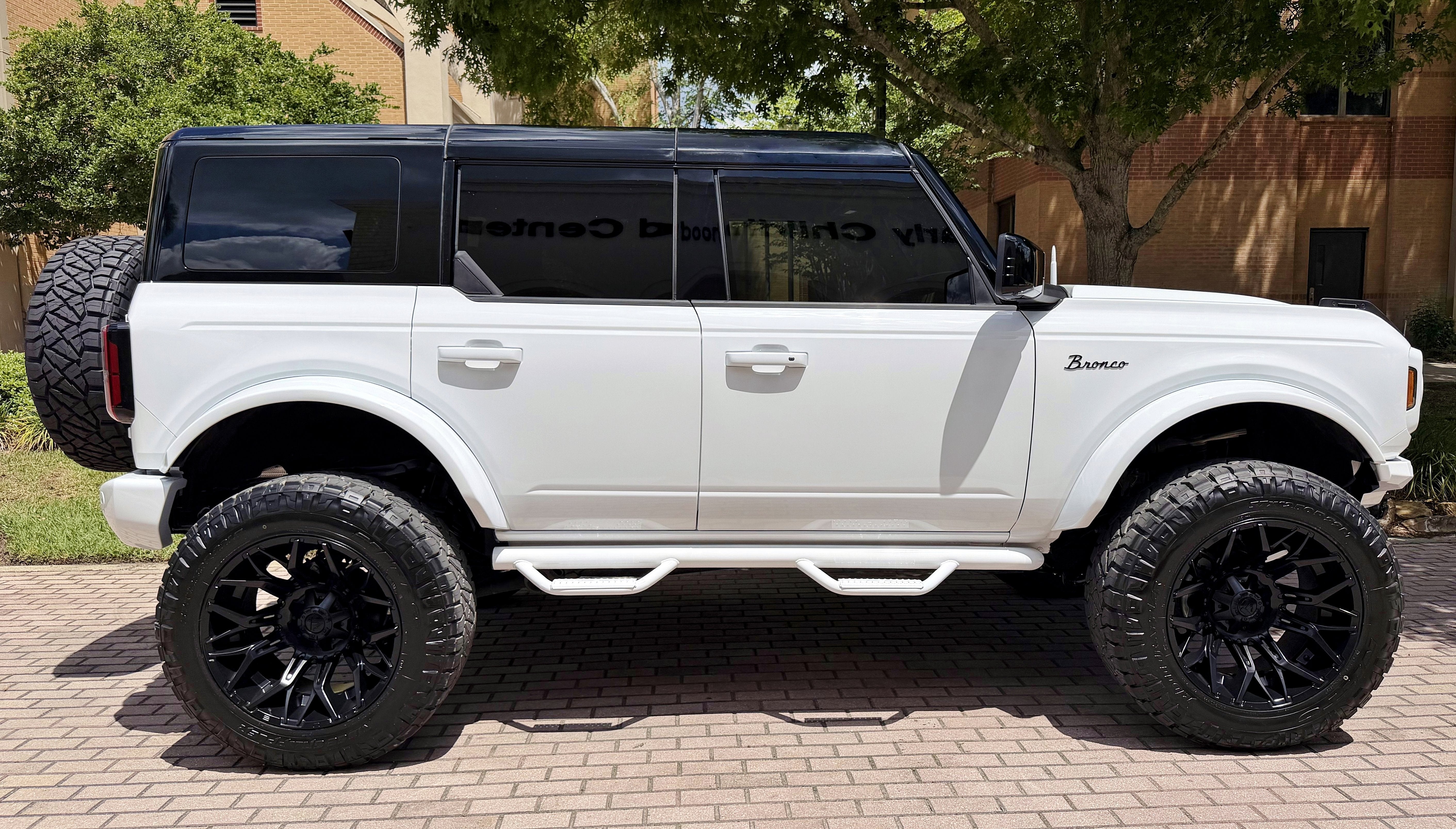 2026 Ford Bronco V6 Outer Banks Black Appearance Package Luxury Package