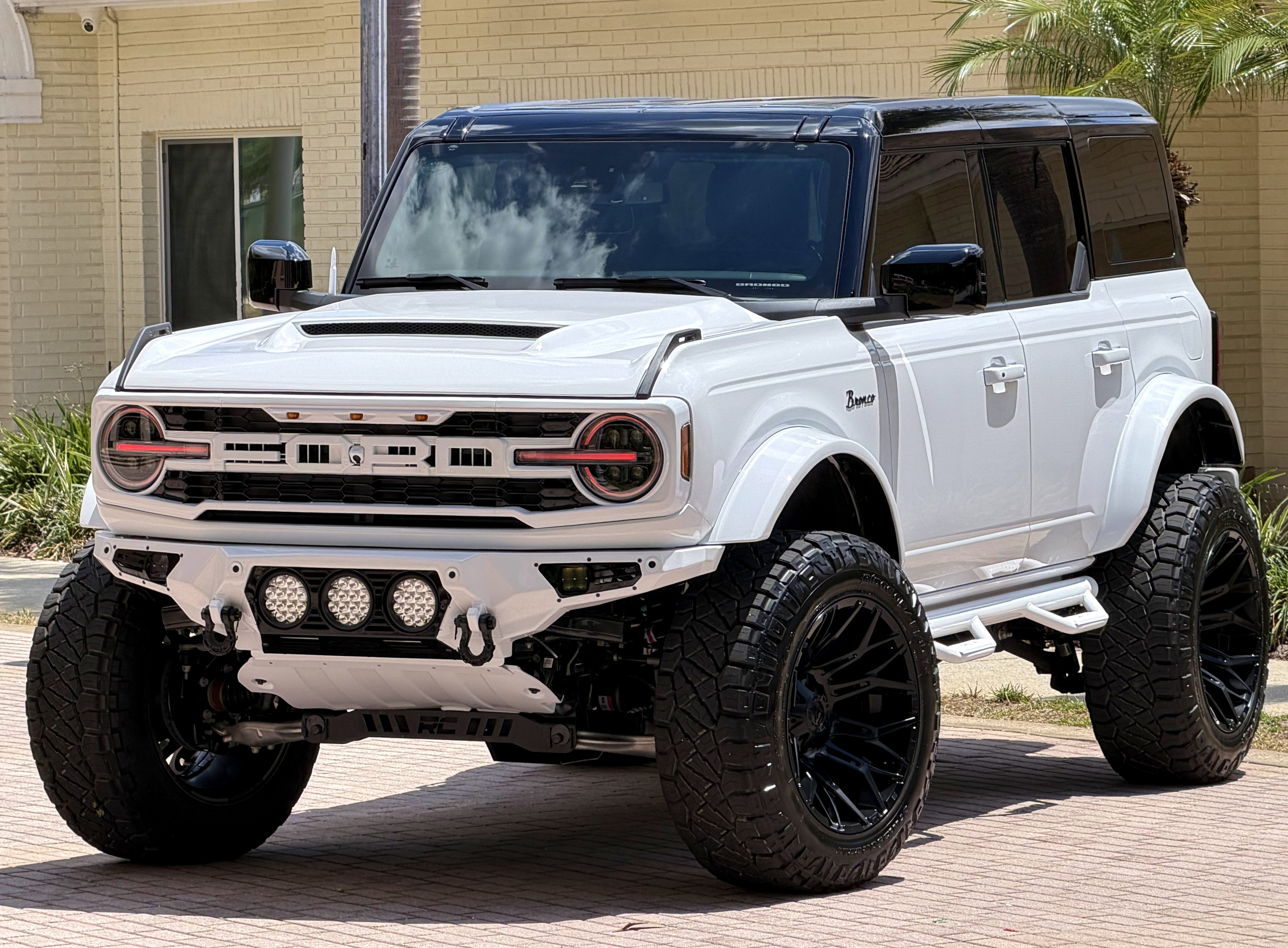 2026 Ford Bronco V6 Outer Banks Black Appearance Package Luxury Package