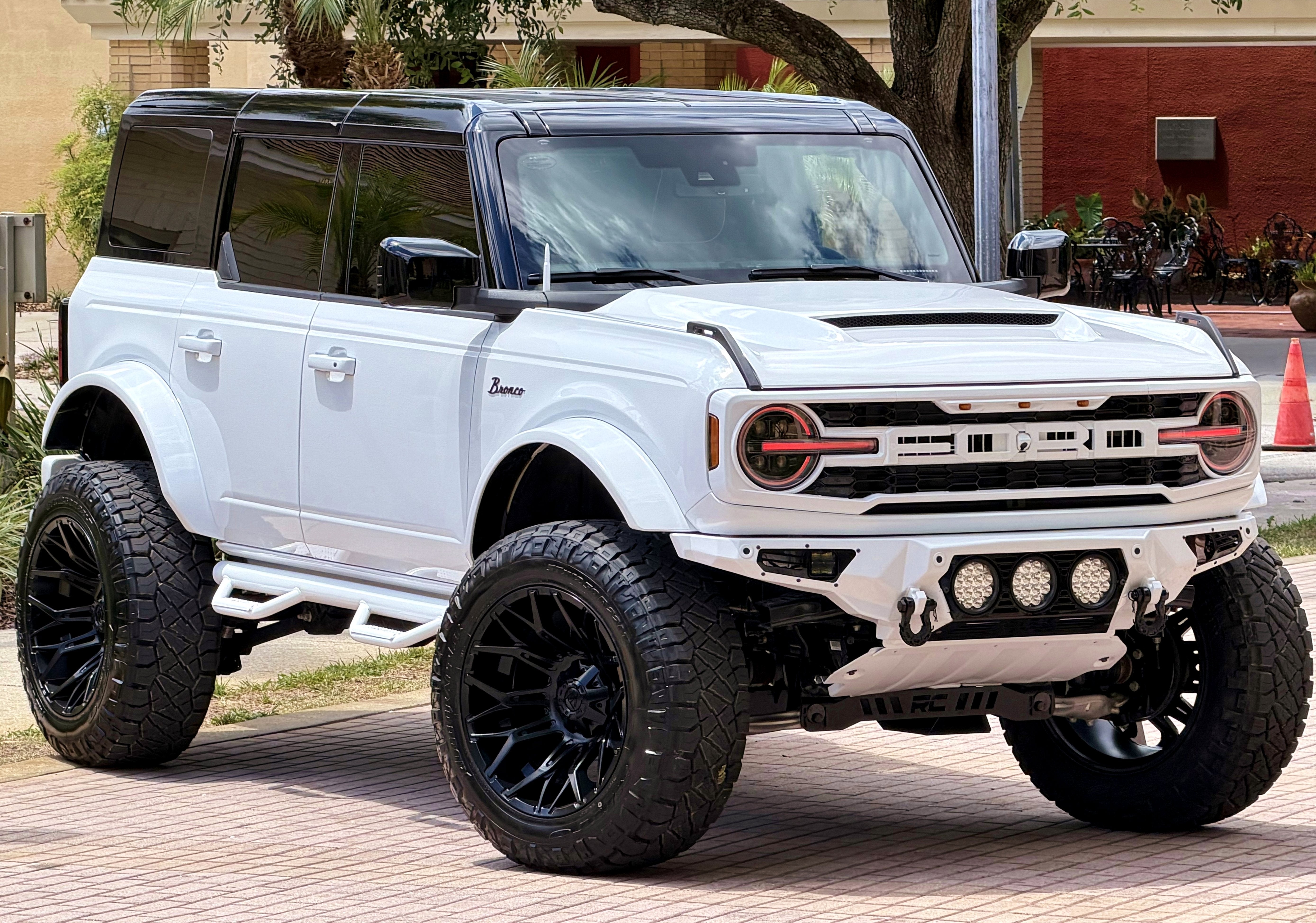 2026 Ford Bronco V6 Outer Banks Black Appearance Package Luxury Package