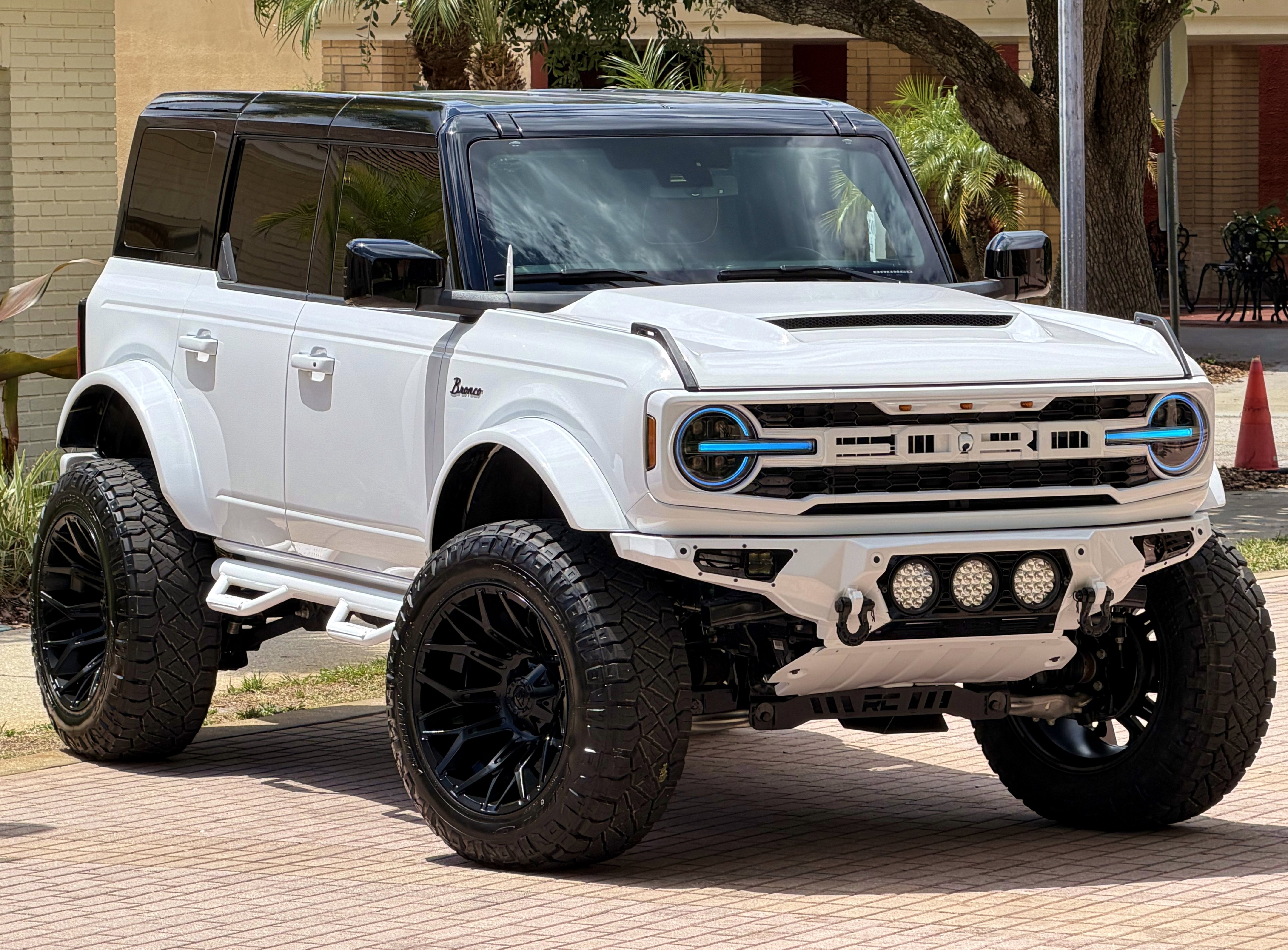2026 Ford Bronco V6 Outer Banks Black Appearance Package Luxury Package