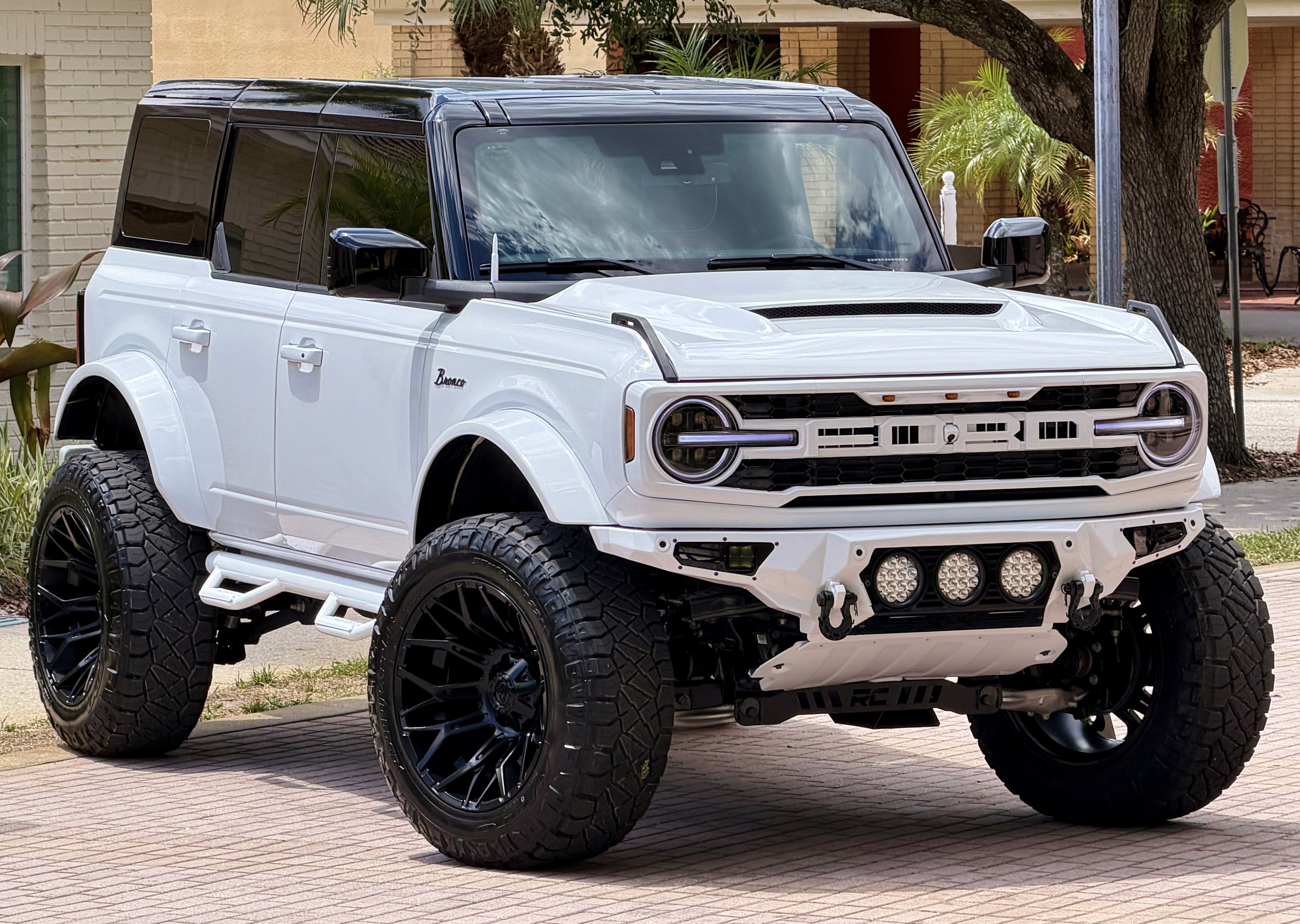 2026 Ford Bronco V6 Outer Banks Black Appearance Package Luxury Package