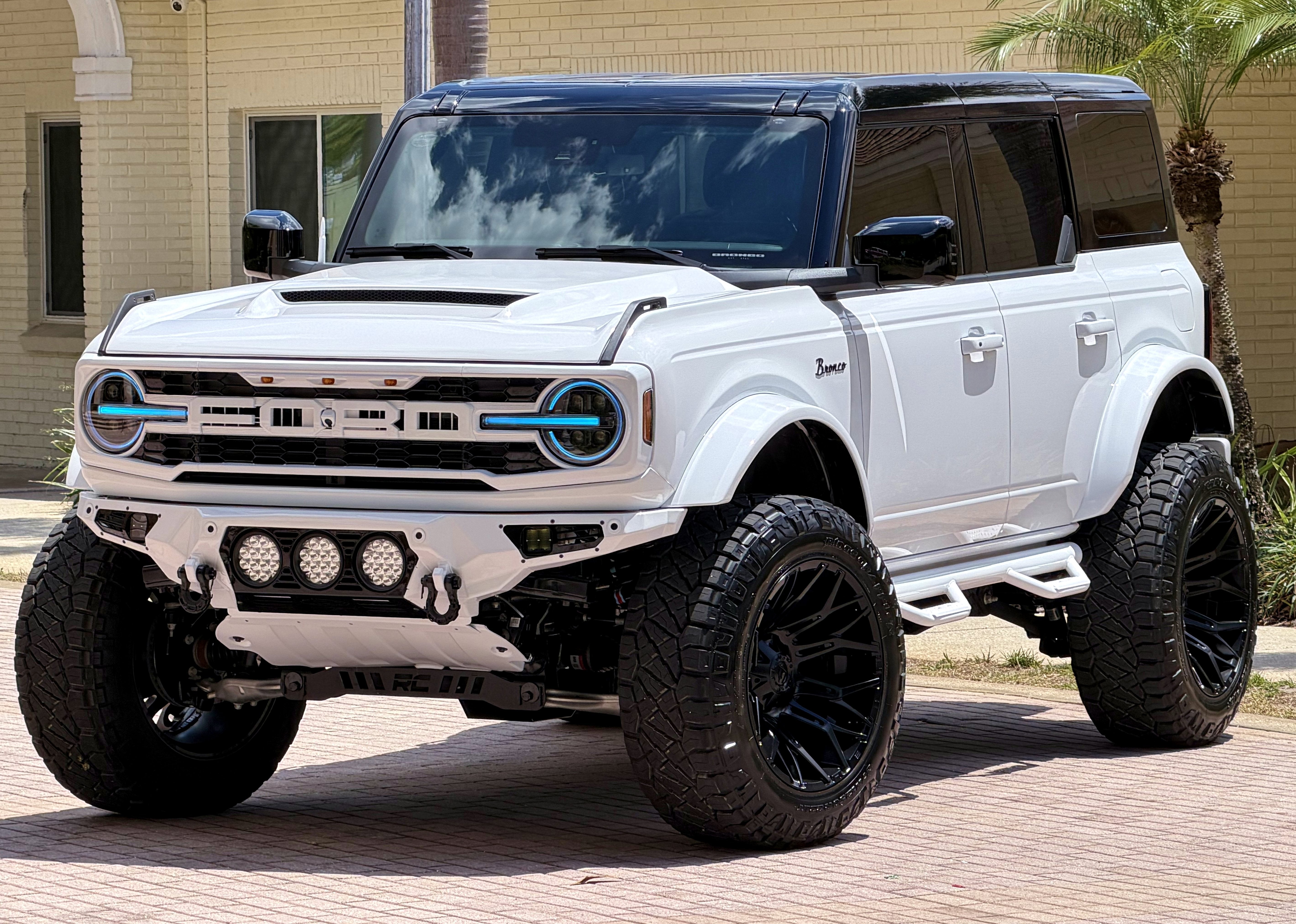 2026 Ford Bronco V6 Outer Banks Black Appearance Package Luxury Package