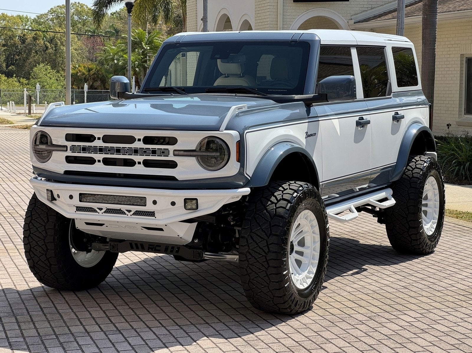 2024 Ford Bronco Outer Banks Retro V6 Hard Top