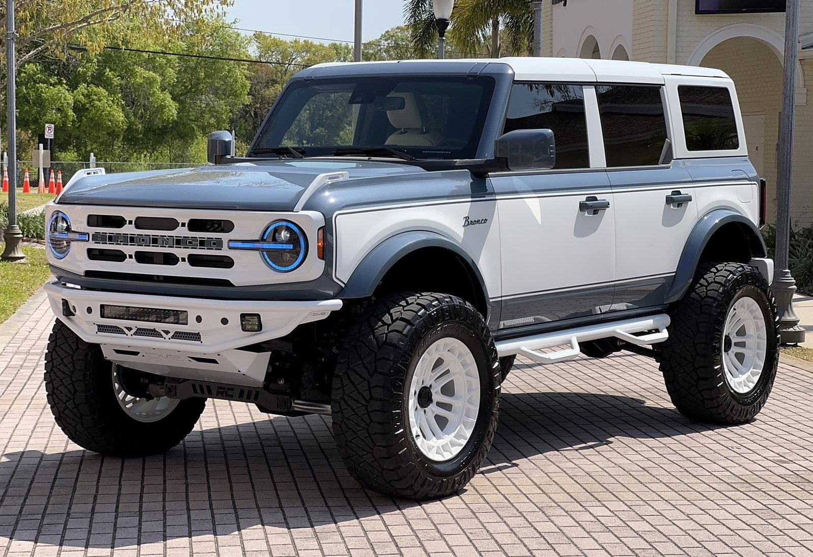 2024 Ford Bronco Outer Banks Retro V6 Hard Top