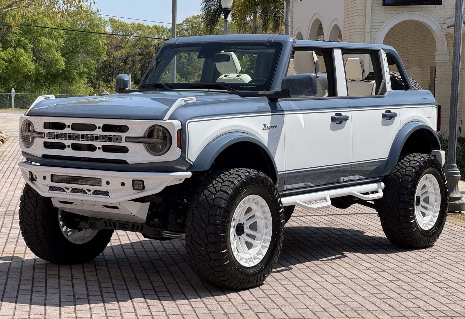 2024 Ford Bronco Outer Banks Retro V6 Hard Top