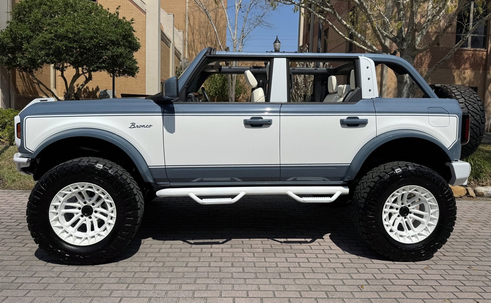 2024 Ford Bronco Outer Banks Retro V6 Hard Top