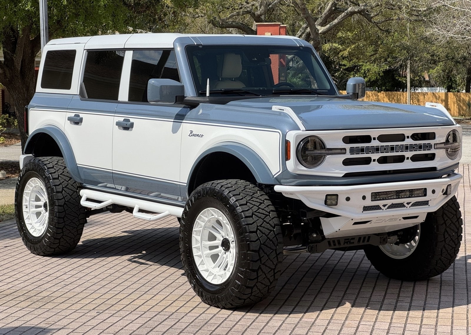 2024 Ford Bronco Outer Banks Retro V6 Hard Top