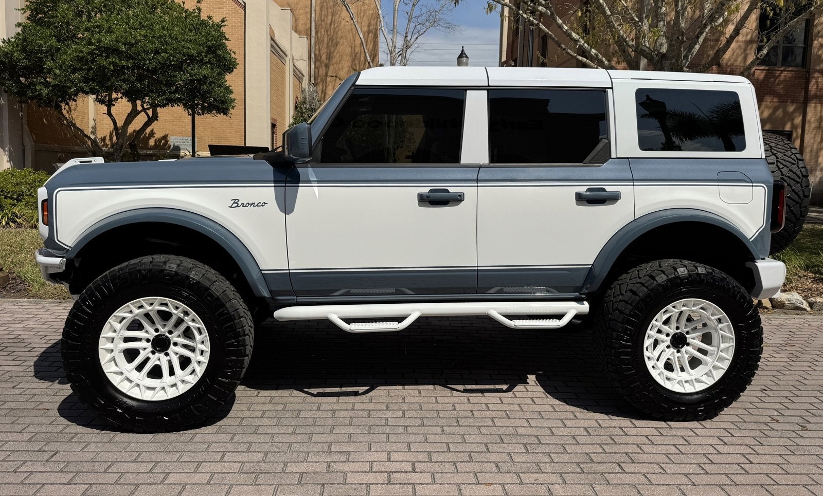 2024 Ford Bronco Outer Banks Retro V6 Hard Top