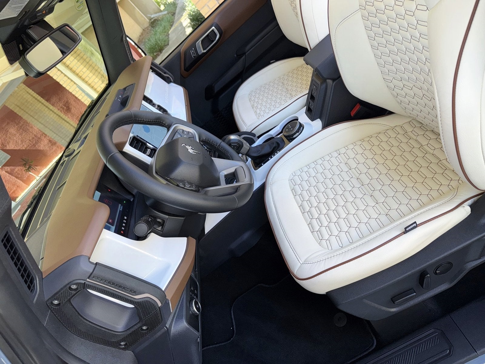 2024 Ford Bronco Outer Banks Retro V6 Hard Top