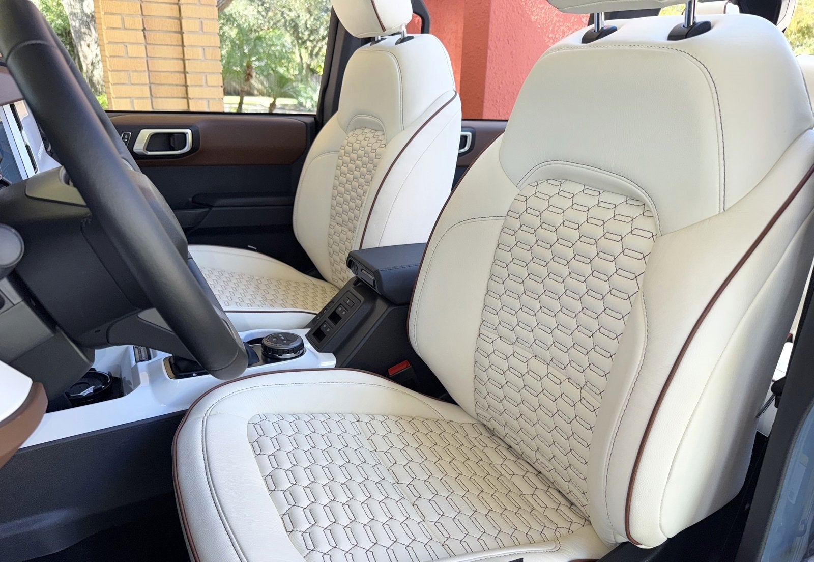 2024 Ford Bronco Outer Banks Retro V6 Hard Top