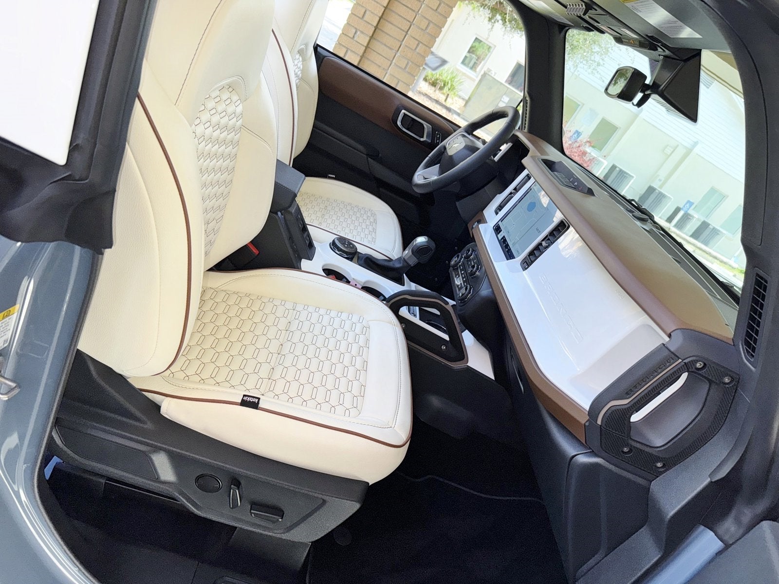 2024 Ford Bronco Outer Banks Retro V6 Hard Top