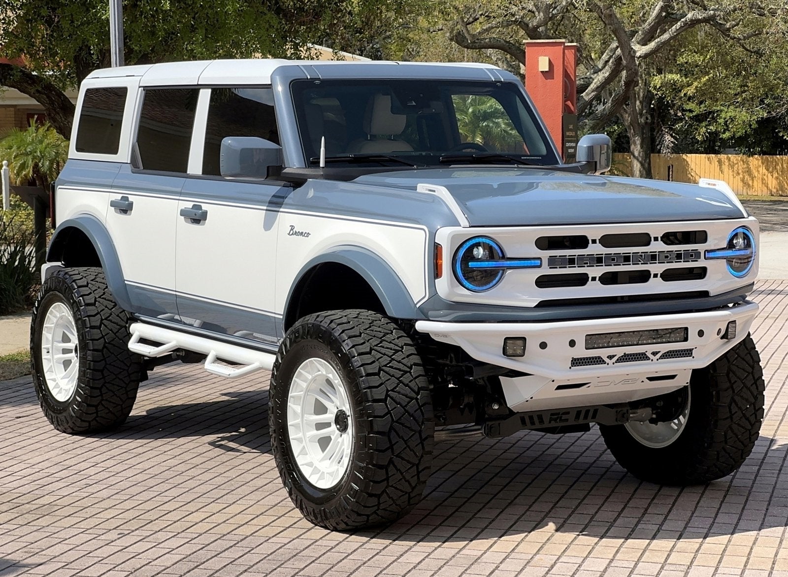 2024 Ford Bronco Outer Banks Retro V6 Hard Top