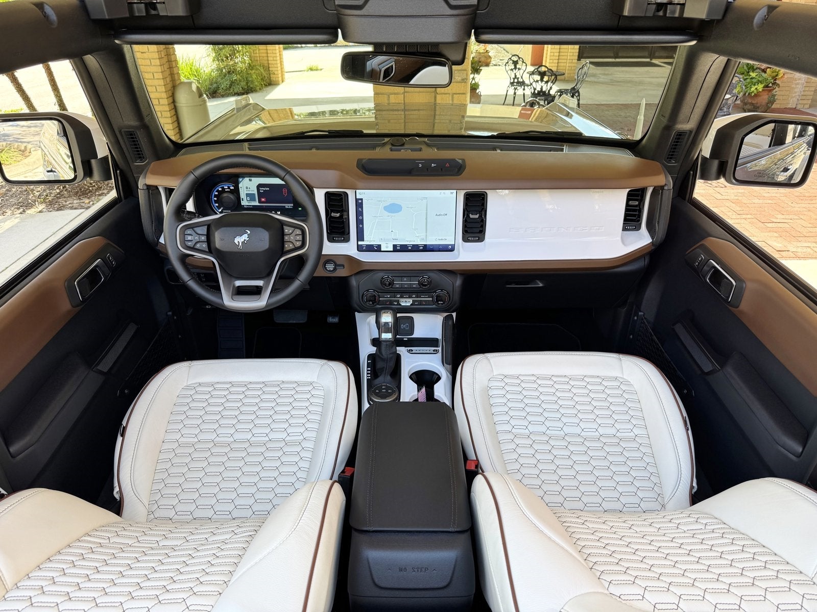 2024 Ford Bronco Outer Banks Retro V6 Hard Top