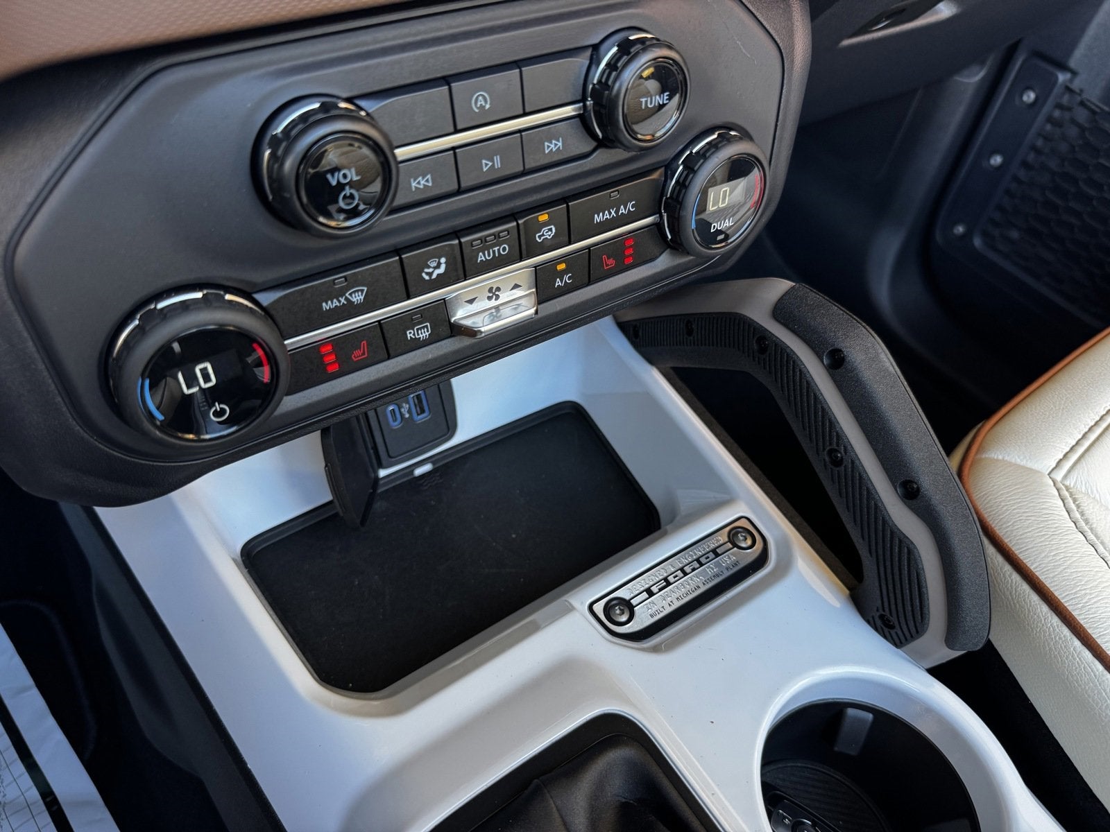 2024 Ford Bronco Outer Banks Retro V6 Hard Top