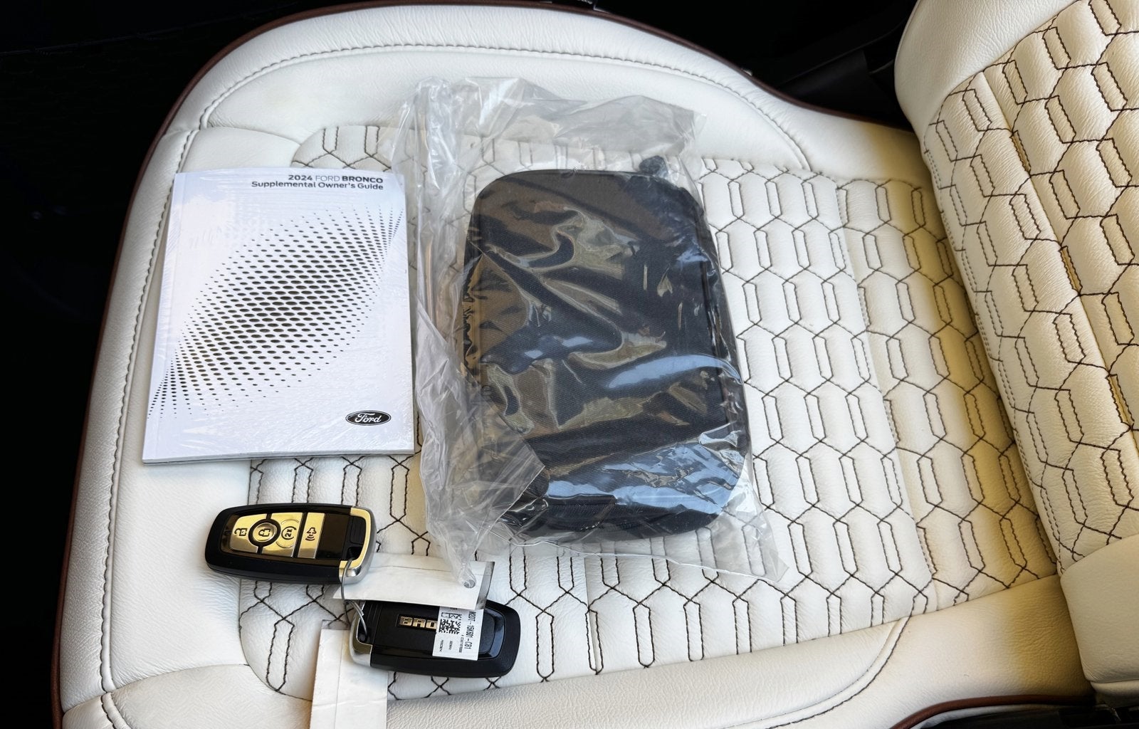 2024 Ford Bronco Outer Banks Retro V6 Hard Top