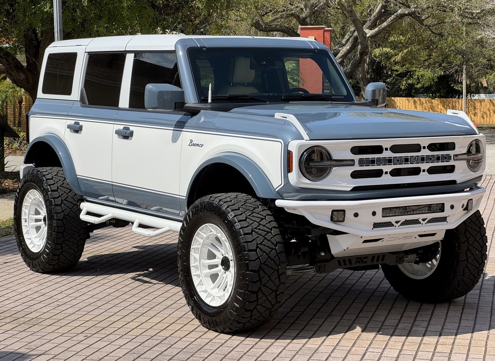 2024 Ford Bronco Outer Banks Retro V6 Hard Top