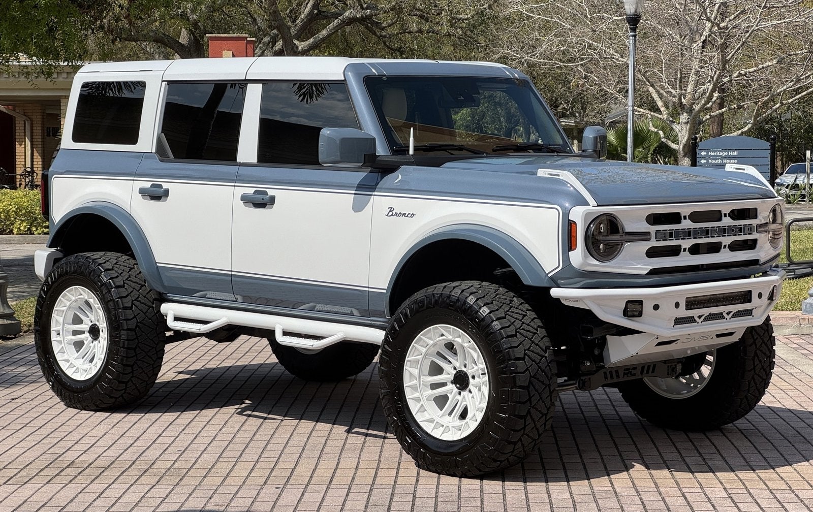 2024 Ford Bronco Outer Banks Retro V6 Hard Top