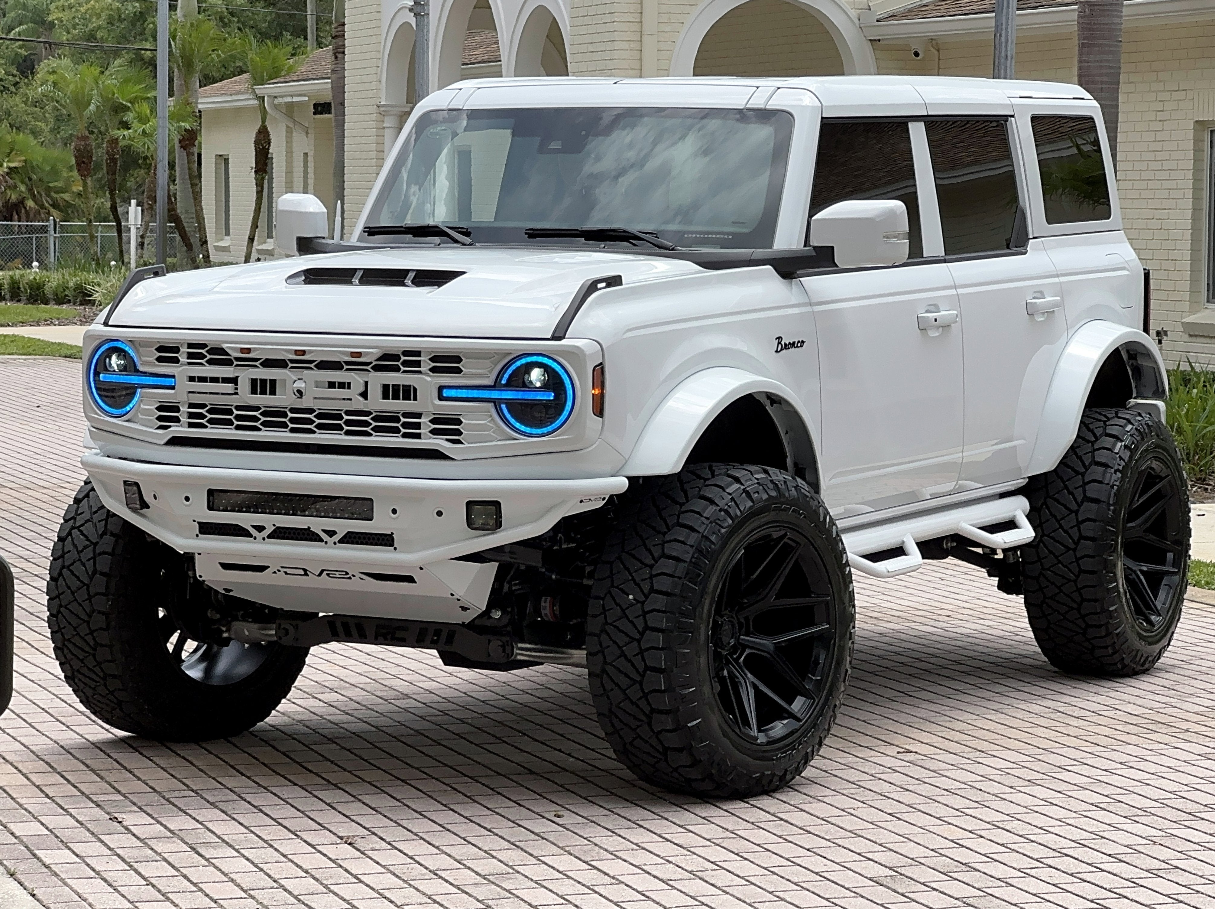 2025 Ford Bronco Outer Banks V6 Luxury Package Hard Top Custom Lifted
