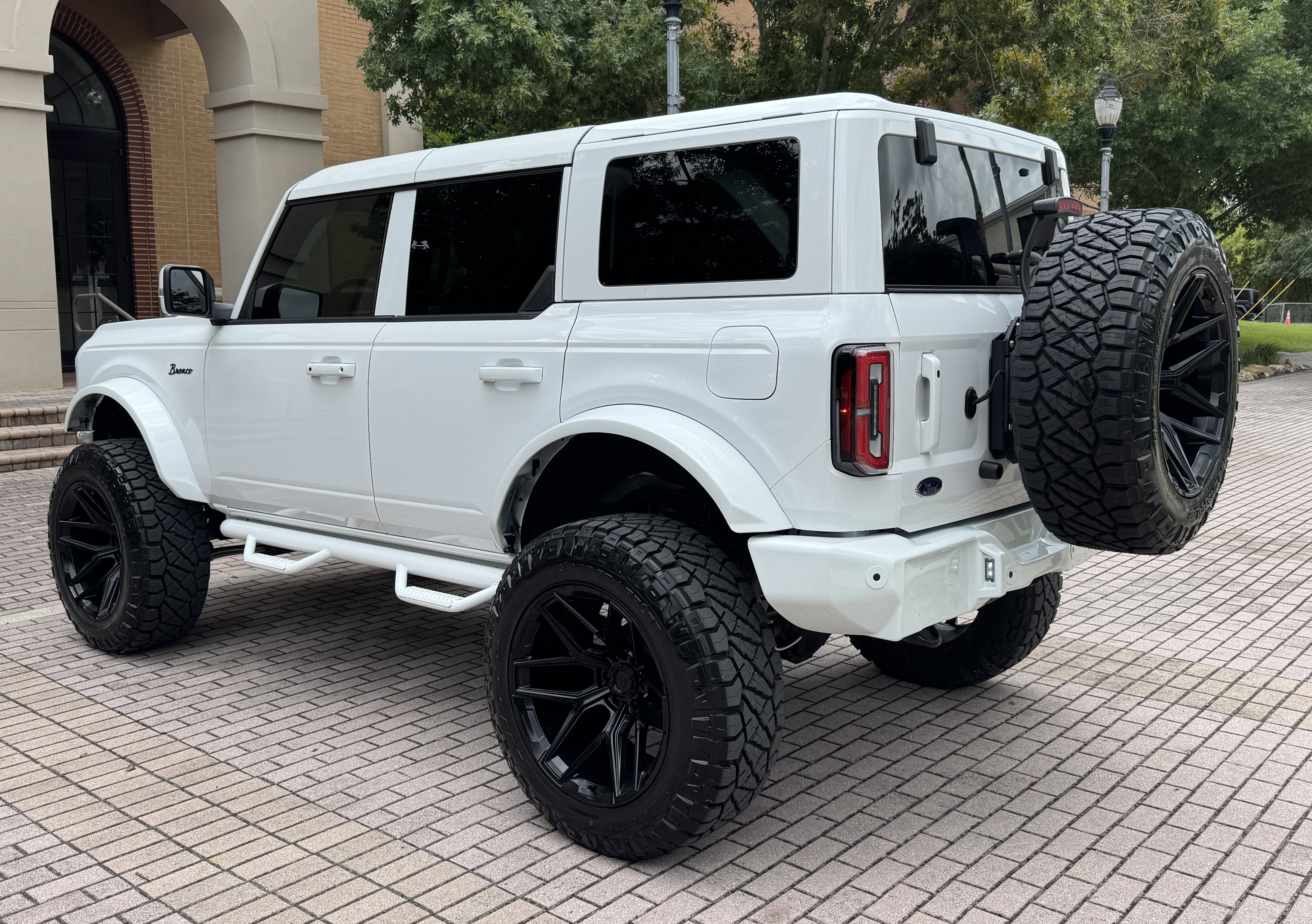 2025 Ford Bronco Outer Banks V6 Luxury Package Hard Top Custom Lifted