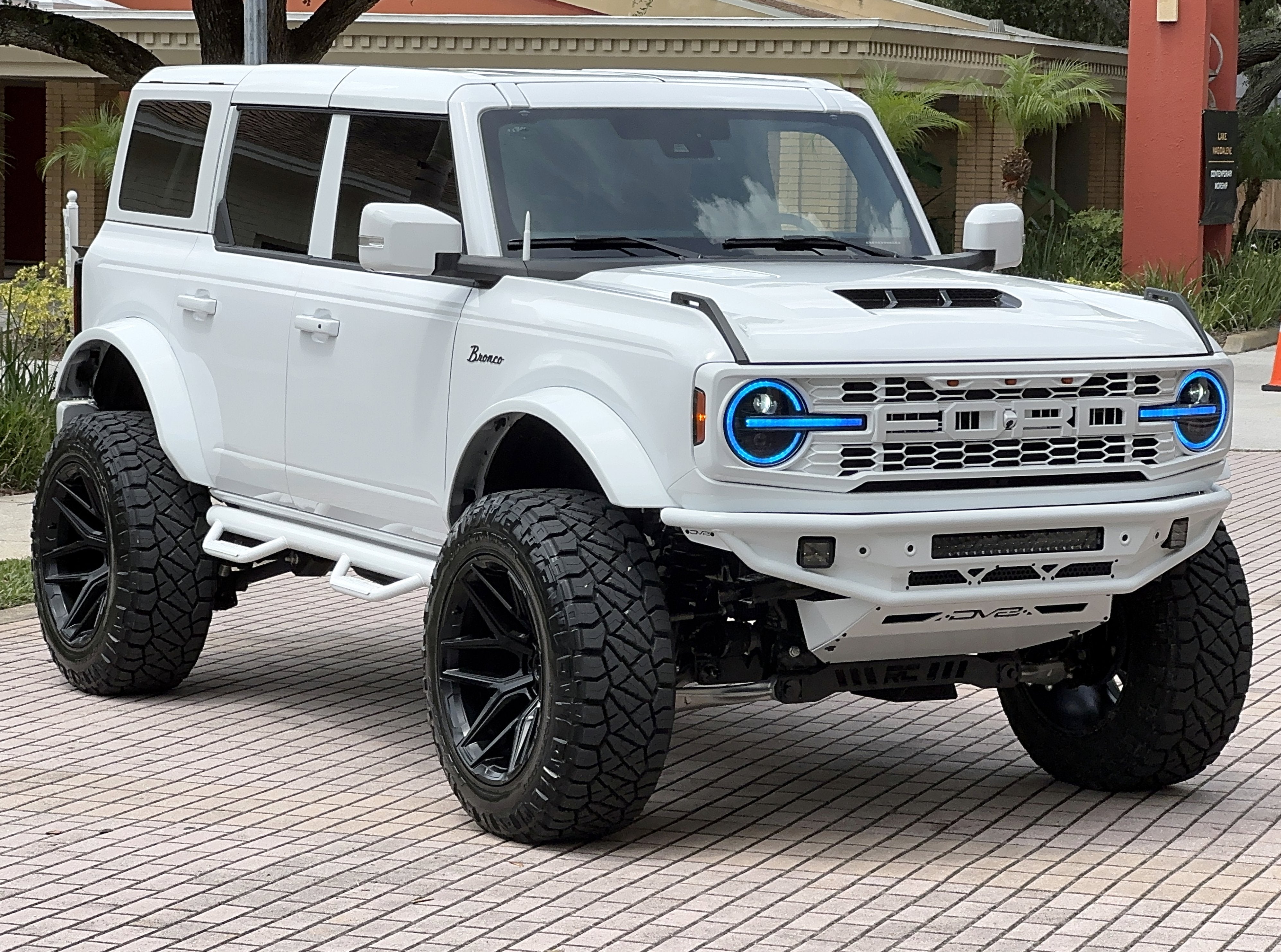 2025 Ford Bronco Outer Banks V6 Luxury Package Hard Top Custom Lifted
