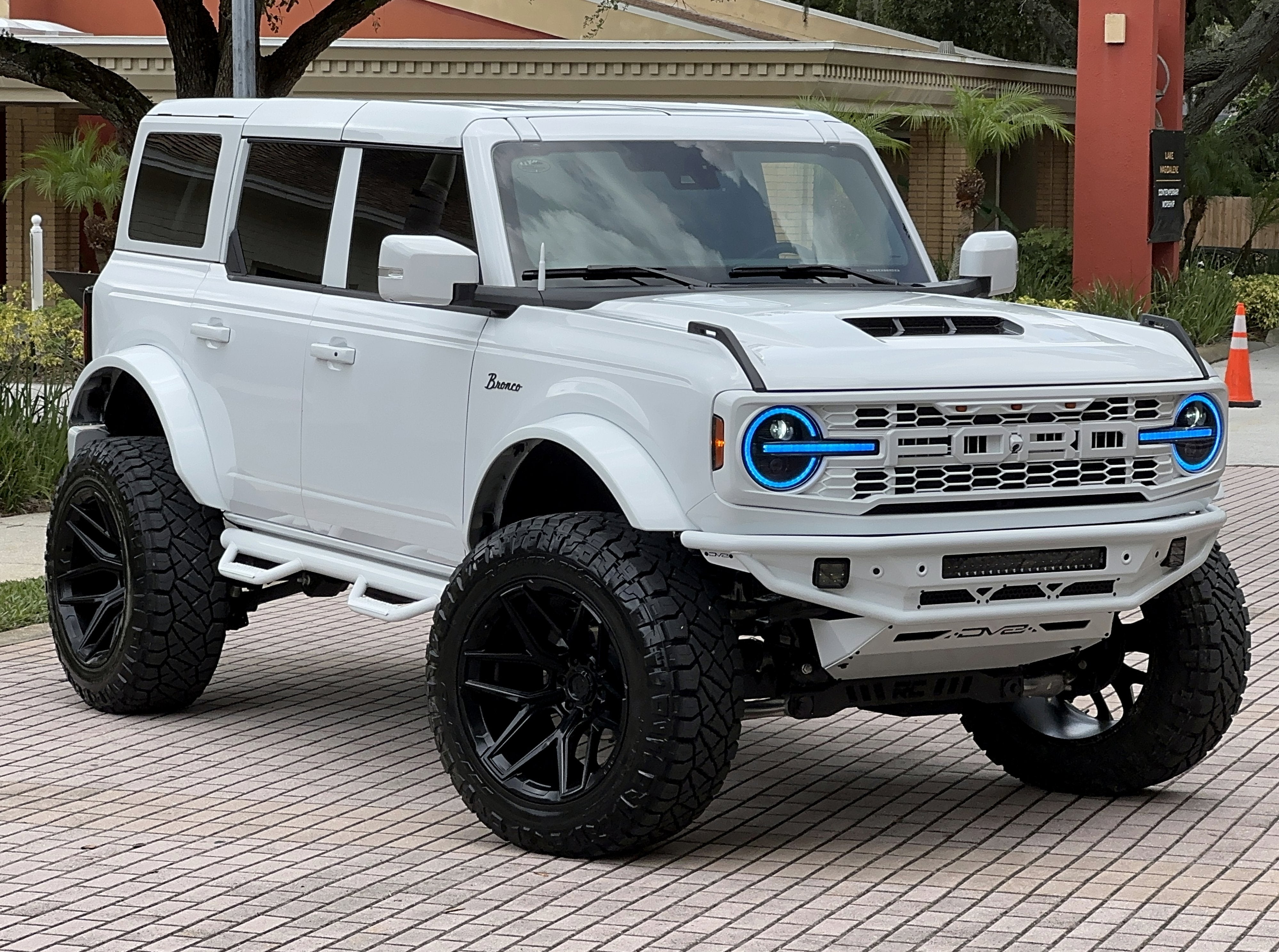 2025 Ford Bronco Outer Banks V6 Luxury Package Hard Top Custom Lifted