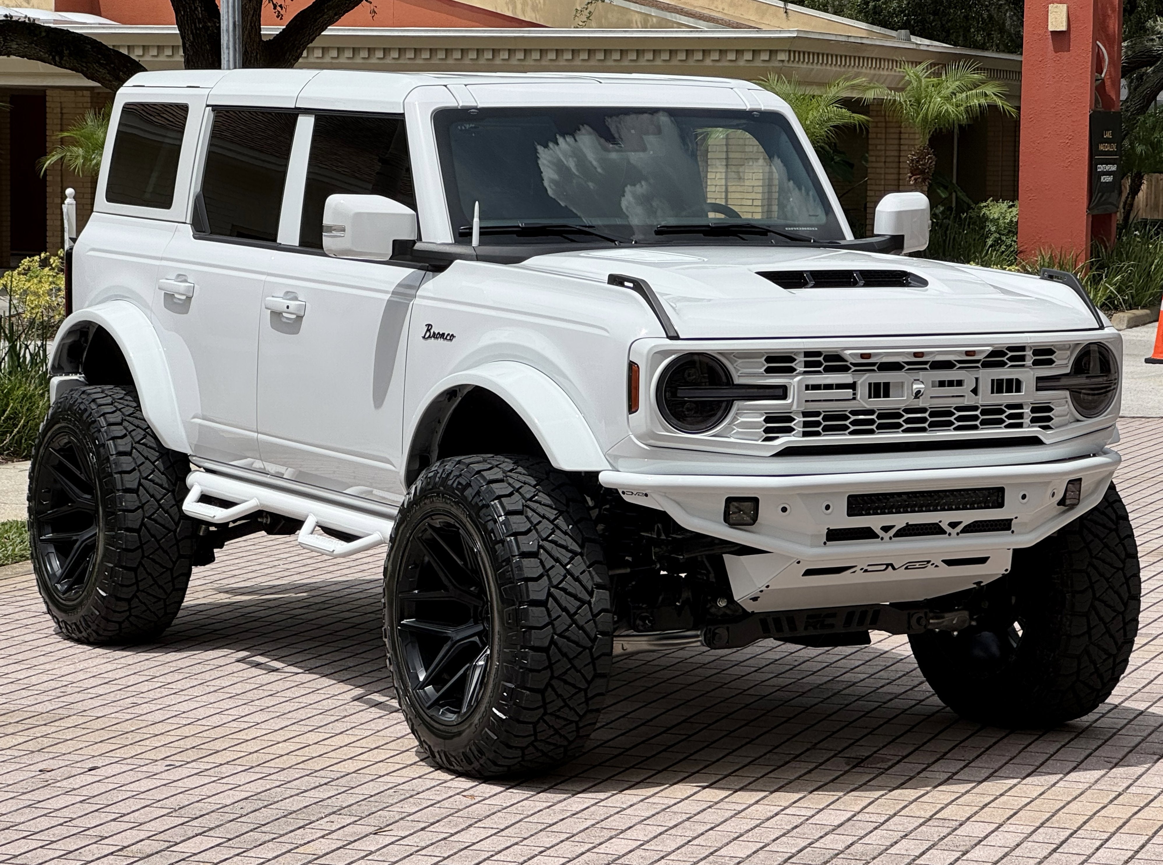 2025 Ford Bronco Outer Banks V6 Luxury Package Hard Top Custom Lifted