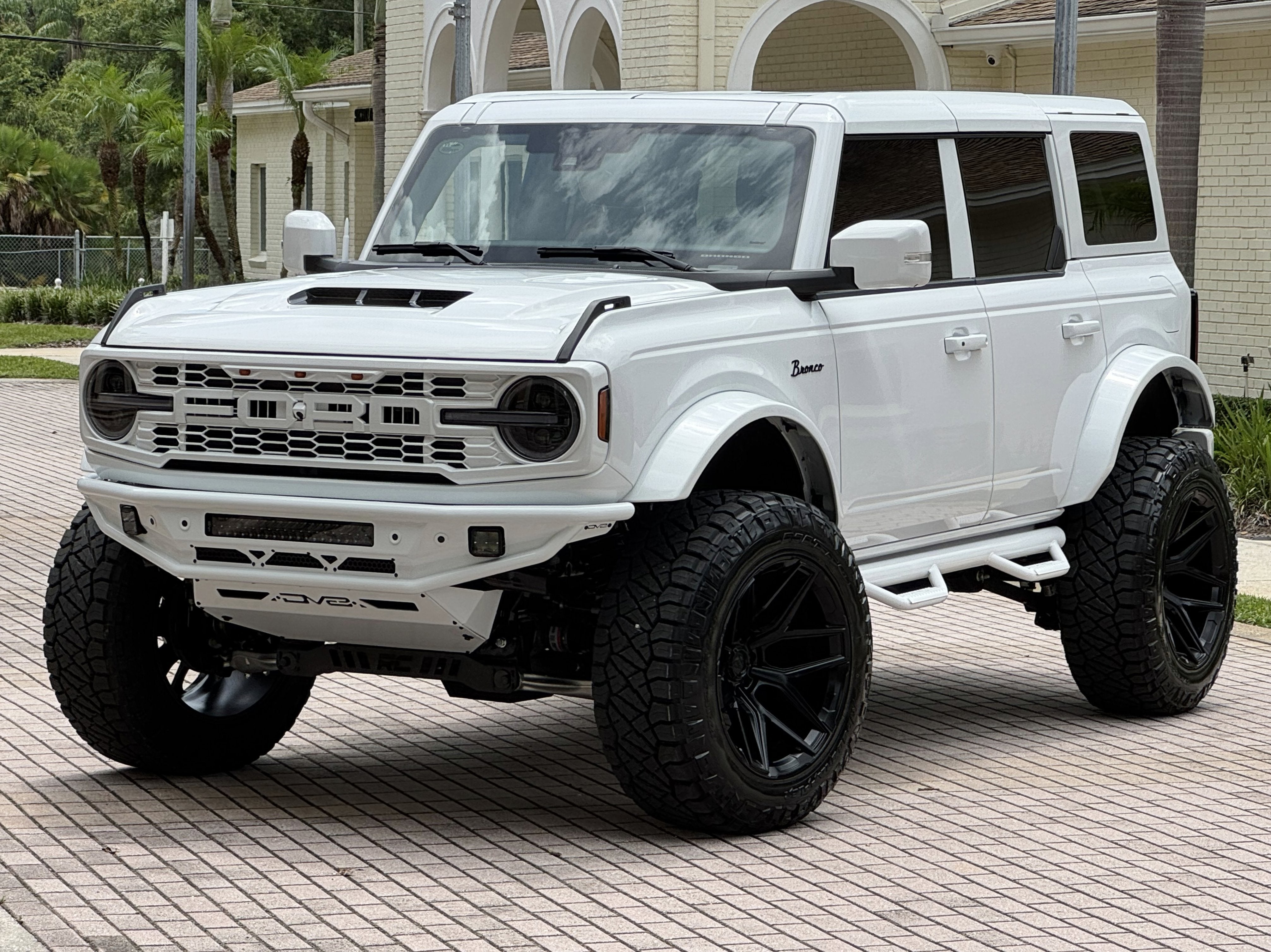 2025 Ford Bronco Outer Banks V6 Luxury Package Hard Top Custom Lifted