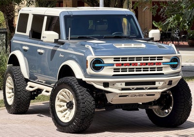 2025 Ford Bronco V6 Wimbledon White & Azure Retro Outer Banks Luxury Pkg Custom Lifted