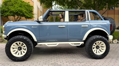 2025 Ford Bronco V6 Wimbledon White & Azure Retro Outer Banks Luxury Pkg Custom Lifted