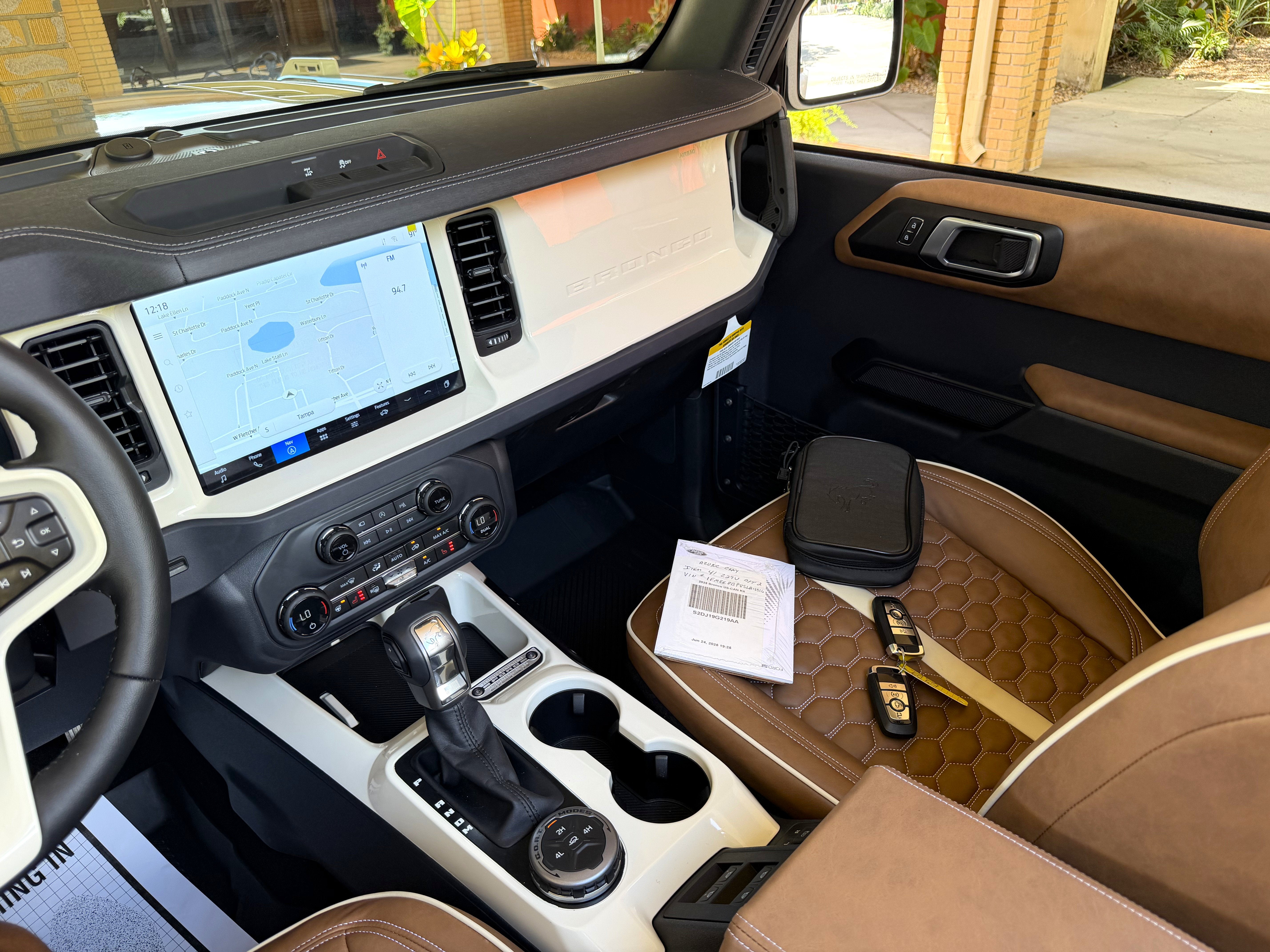 2025 Ford Bronco V6 Wimbledon White & Azure Retro Outer Banks Luxury Pkg Custom Lifted