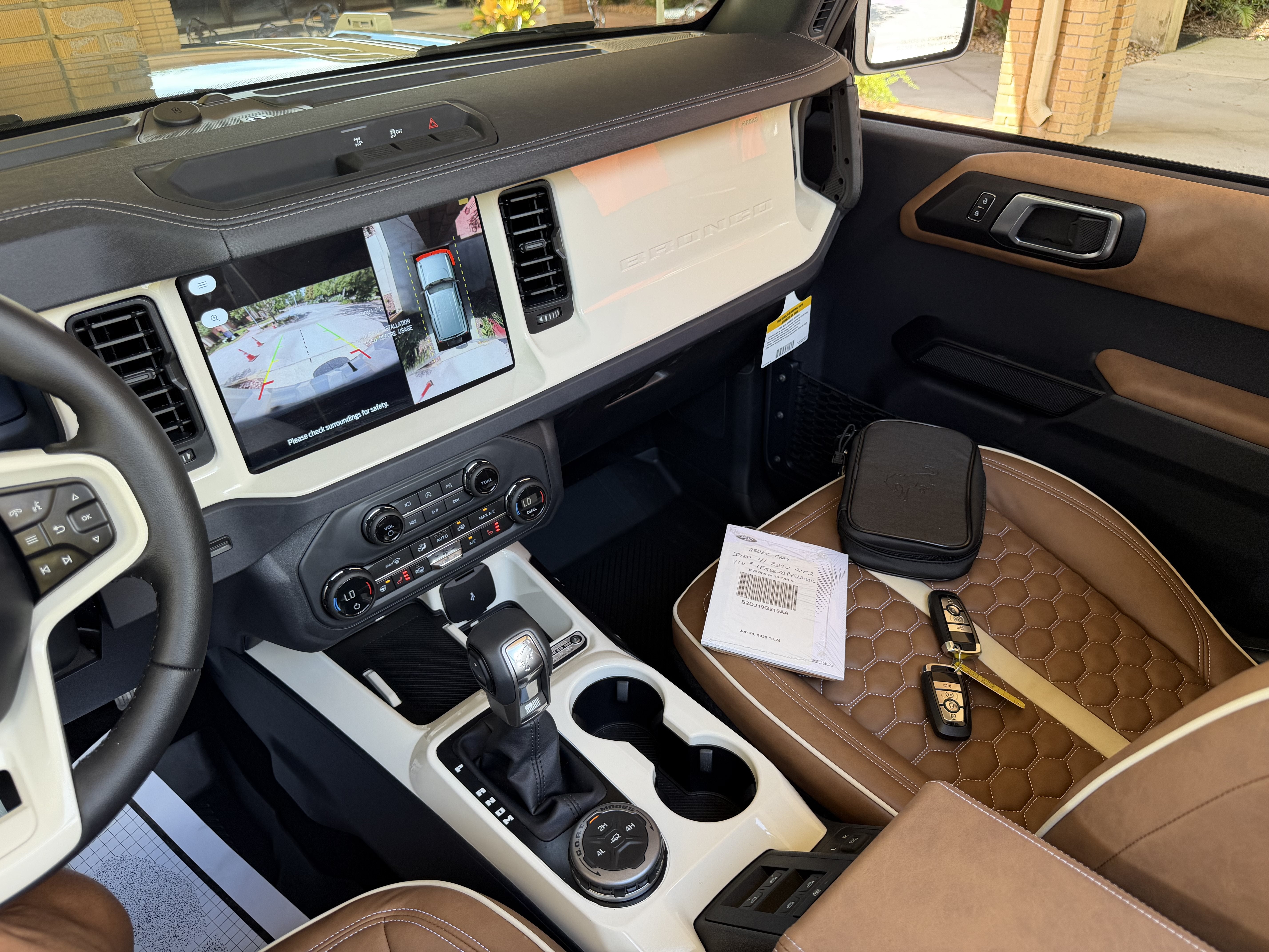 2025 Ford Bronco V6 Wimbledon White & Azure Retro Outer Banks Luxury Pkg Custom Lifted