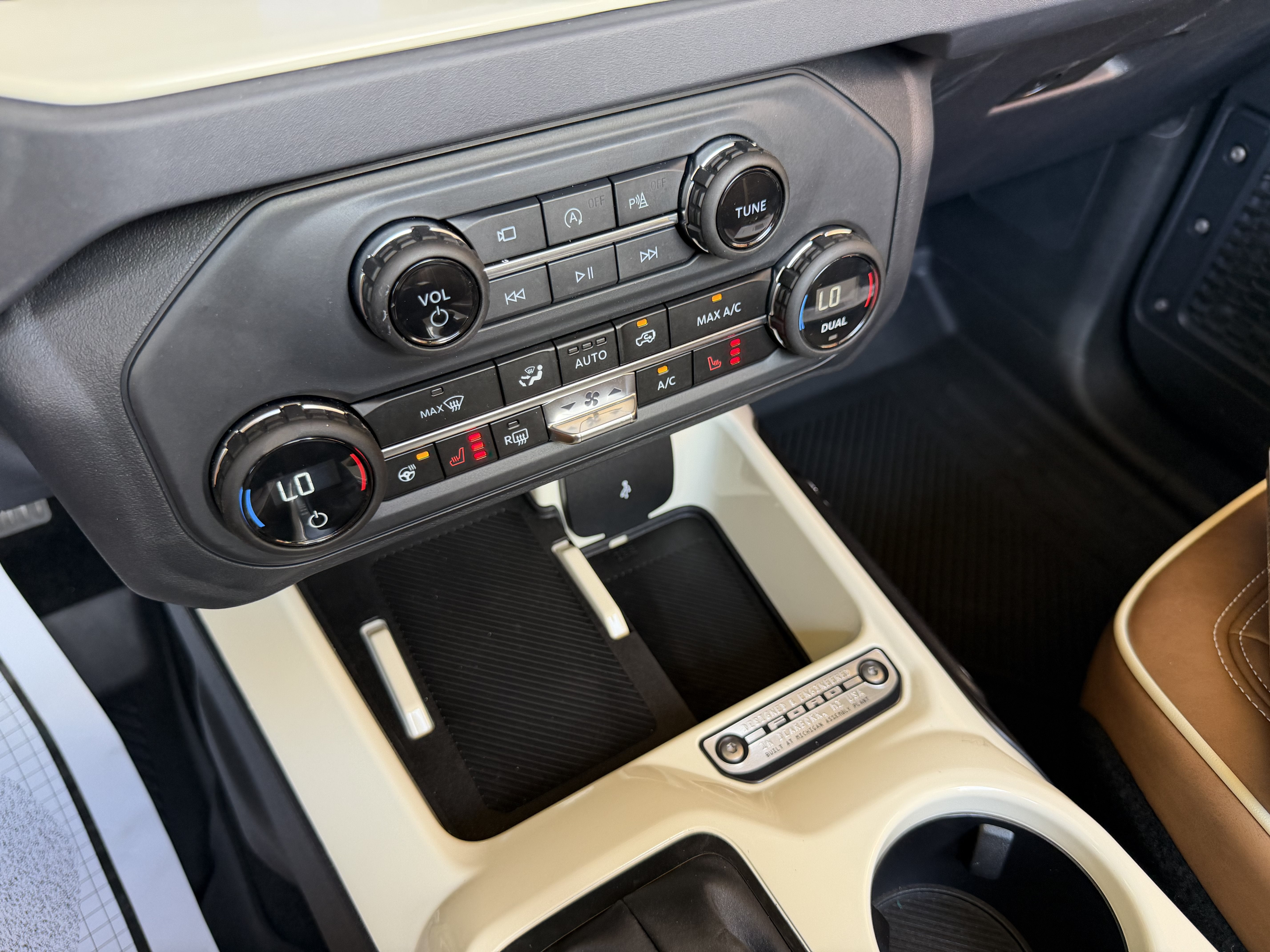 2025 Ford Bronco V6 Wimbledon White & Azure Retro Outer Banks Luxury Pkg Custom Lifted