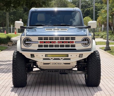 2025 Ford Bronco V6 Wimbledon White & Azure Retro Outer Banks Luxury Pkg Custom Lifted