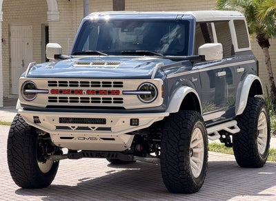 2025 Ford Bronco V6 Wimbledon White & Azure Retro Outer Banks Luxury Pkg Custom Lifted