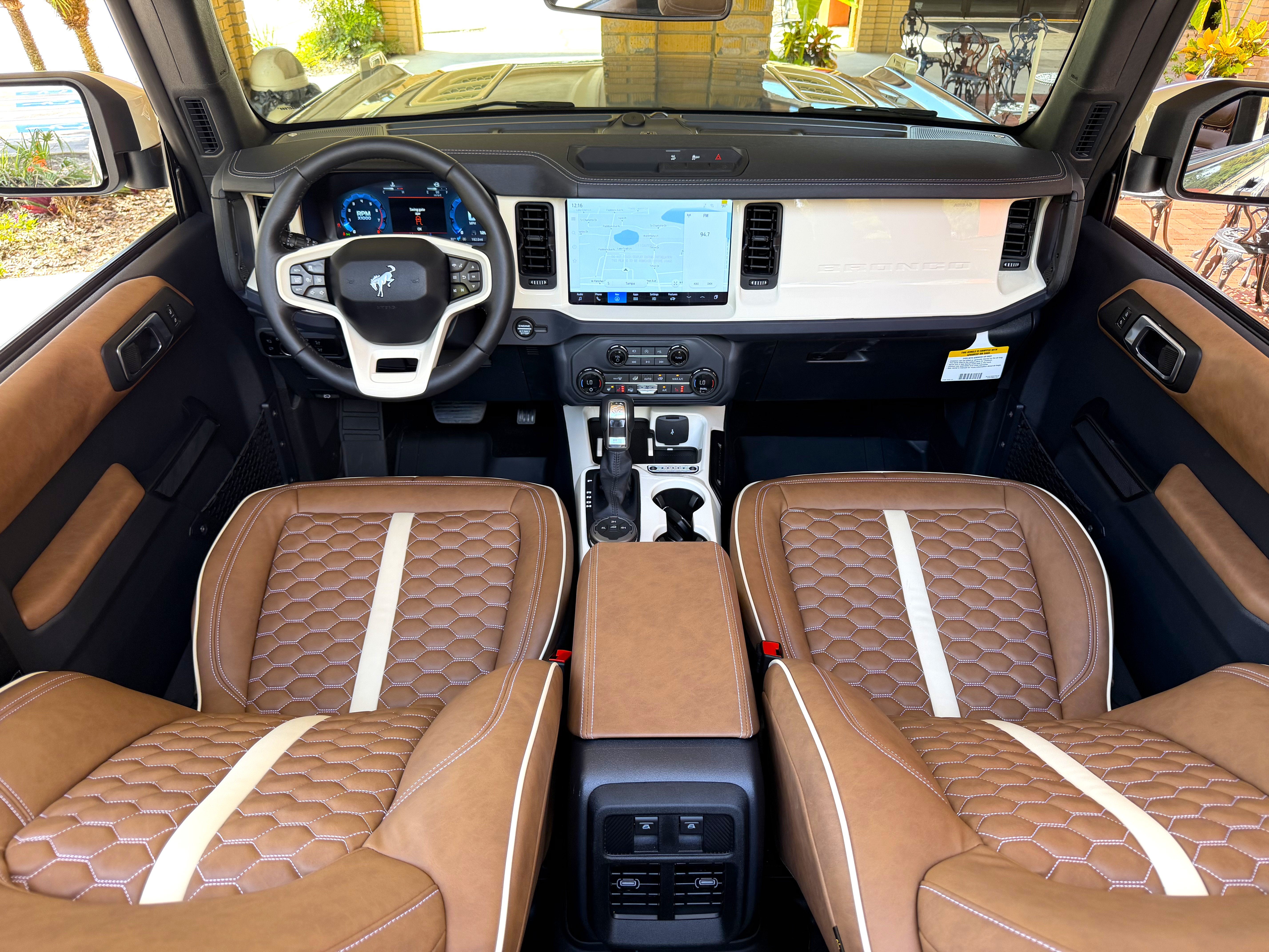 2025 Ford Bronco V6 Wimbledon White & Azure Retro Outer Banks Luxury Pkg Custom Lifted