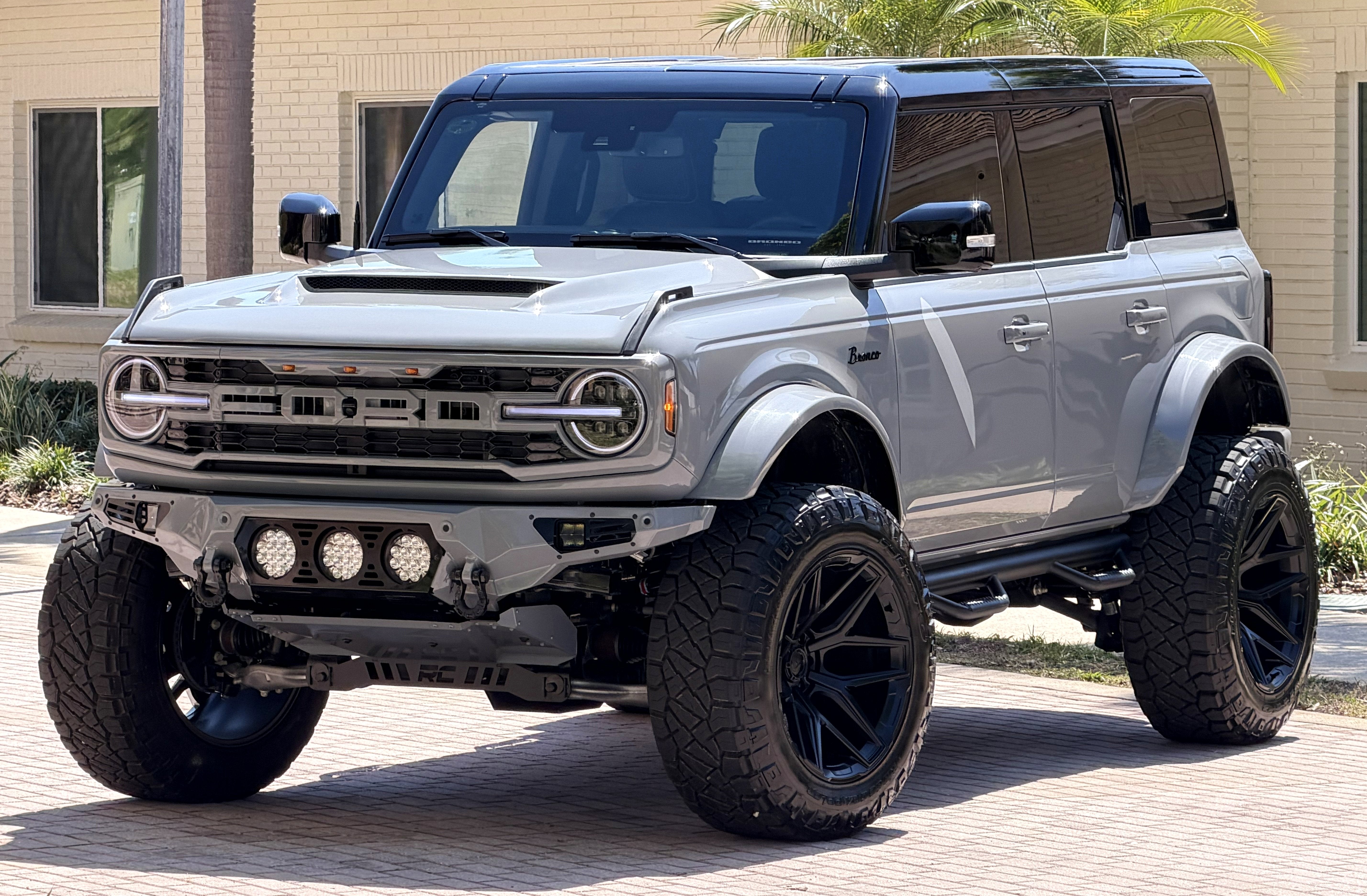 2025 Ford Bronco V6 Custom Gray Black Appearance Outer Banks Luxury Pk Outer Banks