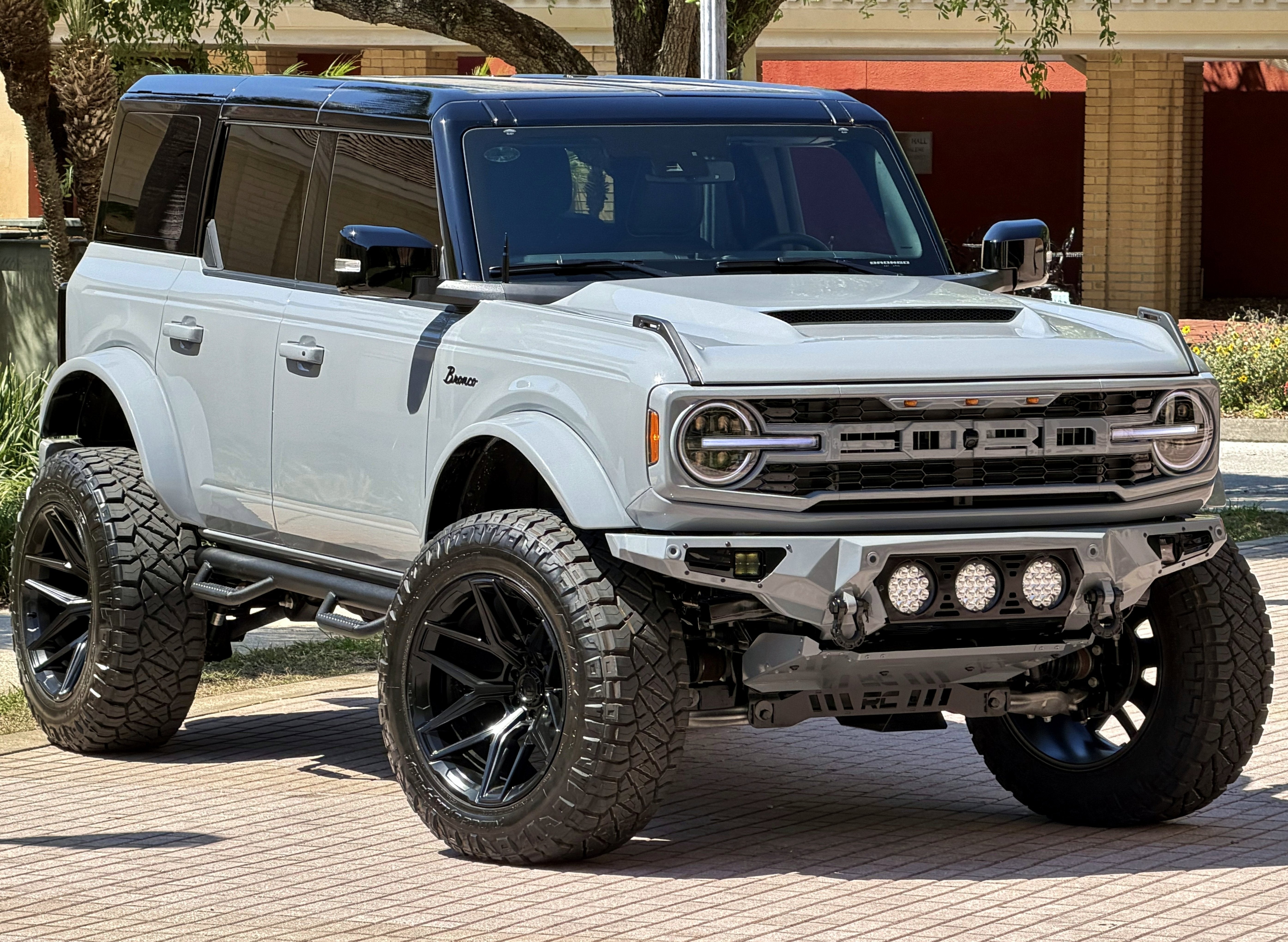 2025 Ford Bronco V6 Custom Gray Black Appearance Outer Banks Luxury Pk Outer Banks