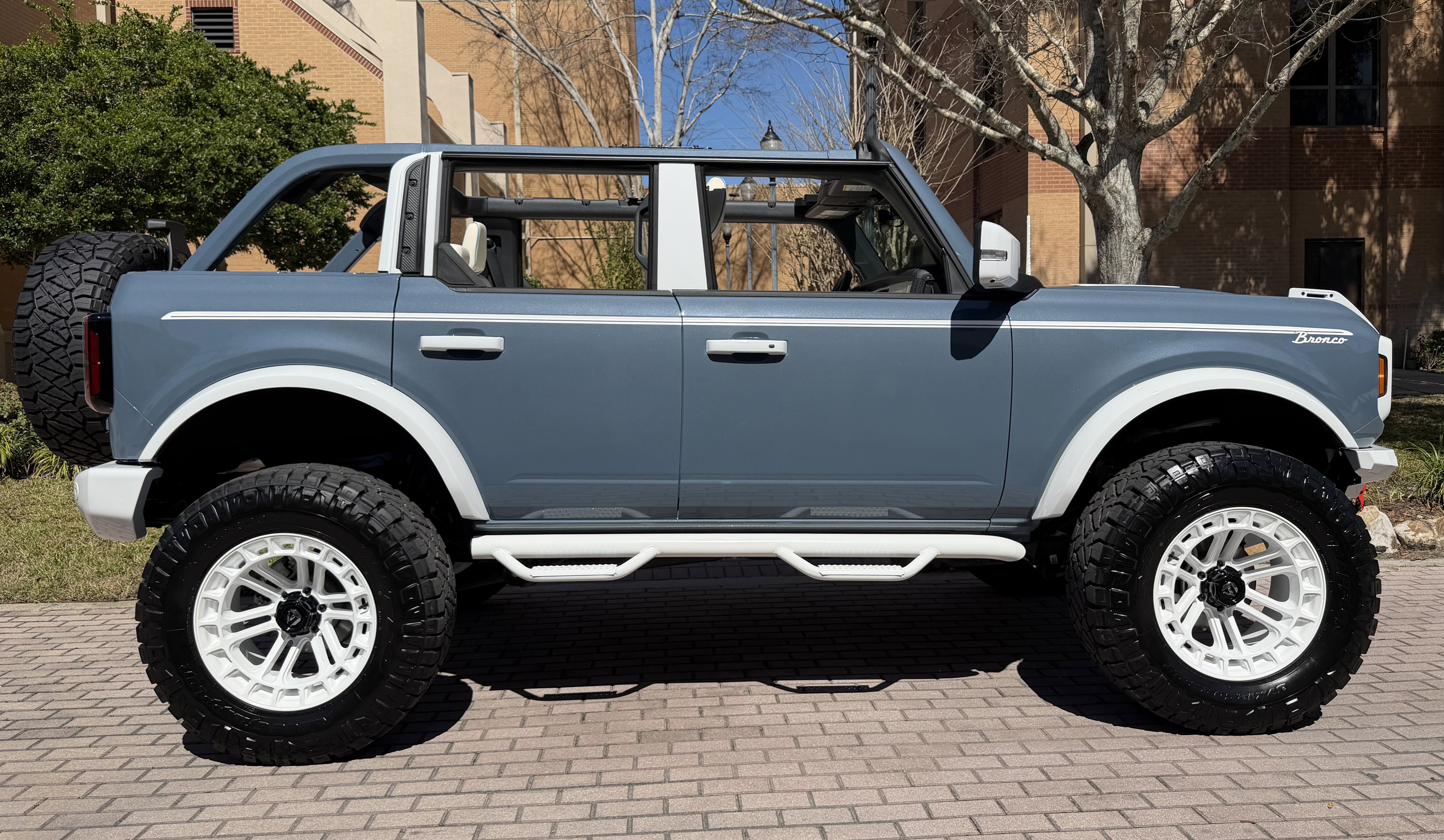 2025 Ford Bronco V6 Luxury Package Retro Hard Top Custom Lifted Vintage
