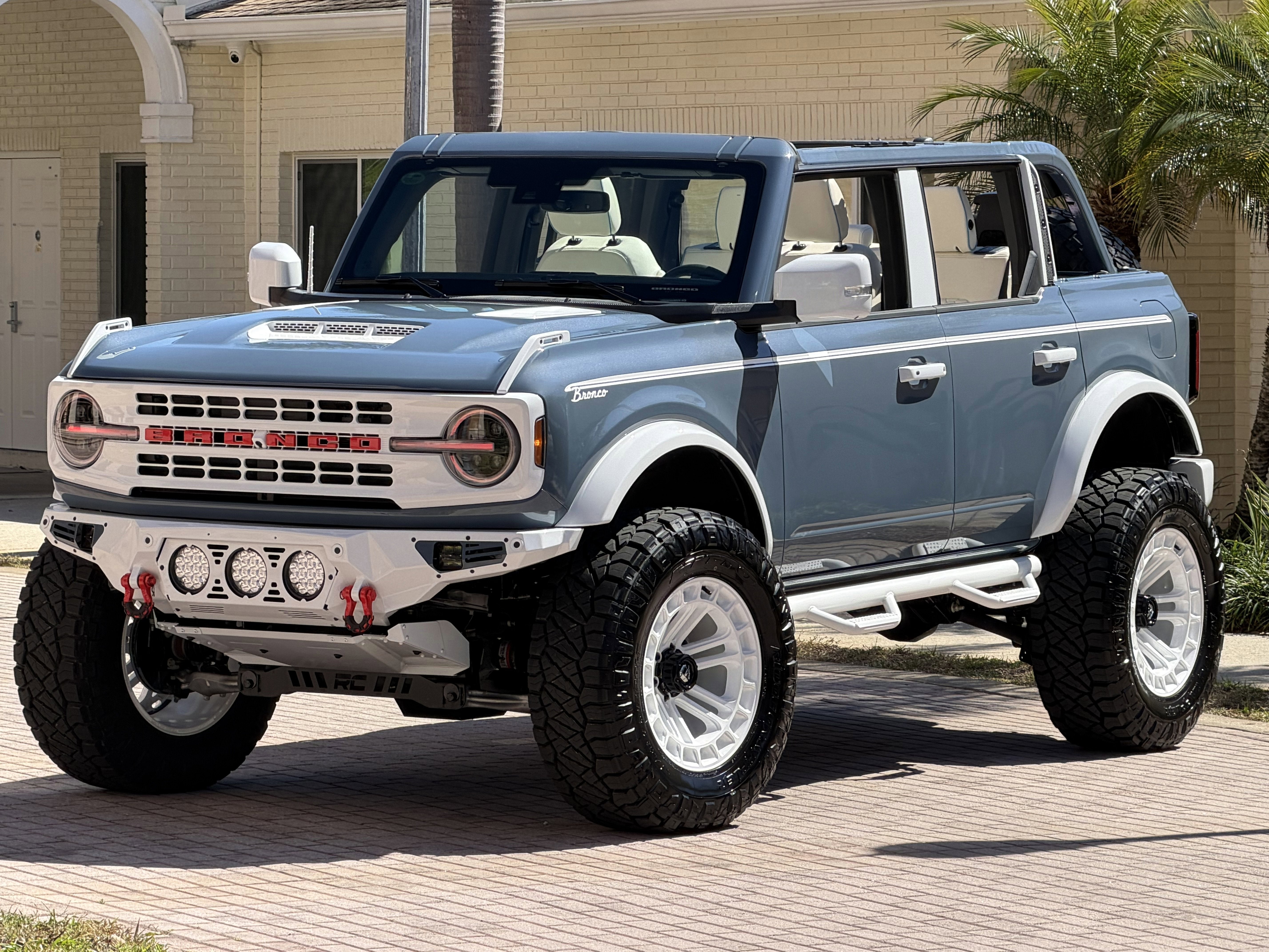 2025 Ford Bronco V6 Luxury Package Retro Hard Top Custom Lifted Vintage